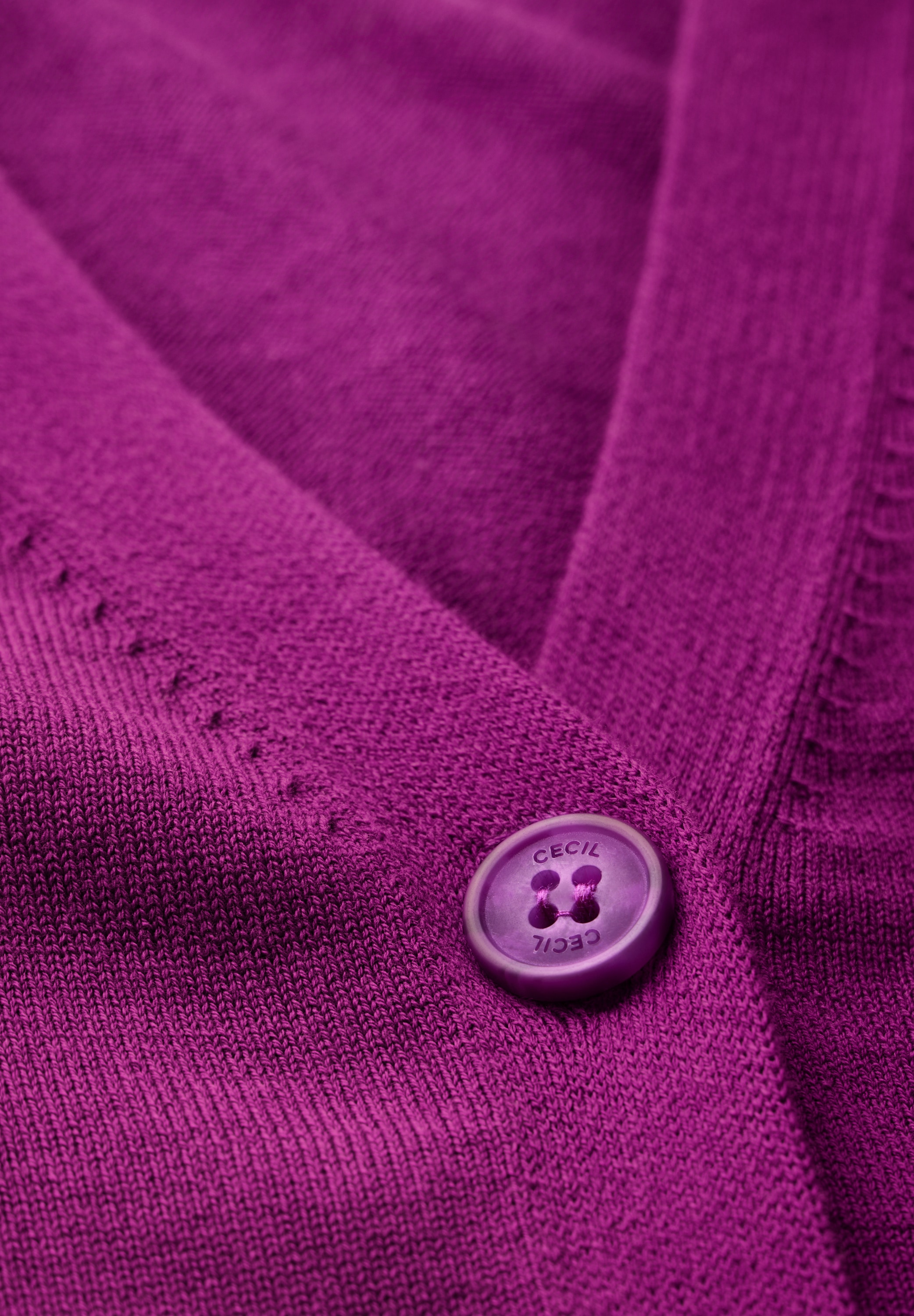 Cecil Cardigan, mit Knopfleiste