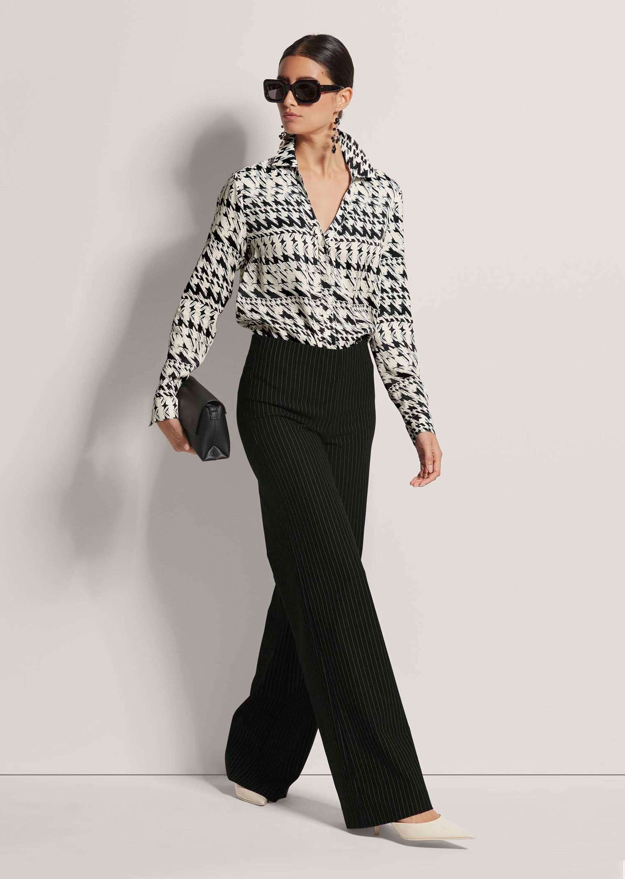 MADELEINE Langarmbluse »Bluse Hemdbluse mit Kontrastprint und Dekolleté-Ausschnitt«