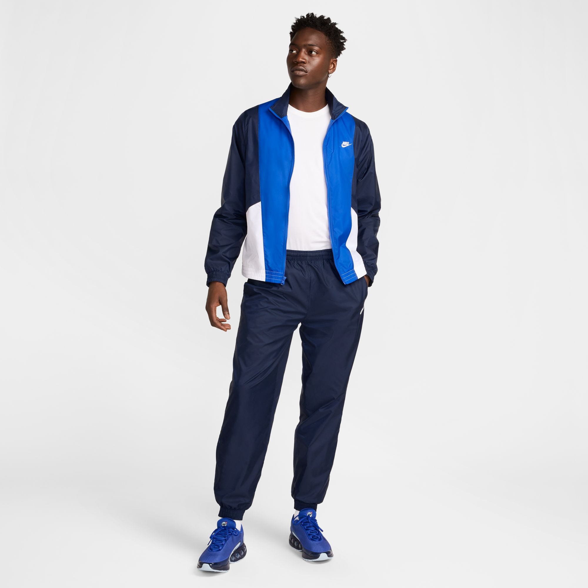 Nike Sportswear Trainingsanzug »M NK CLUB WVN TRK SUIT« mit Taschen, mit Mesh-Futter, aus gewebtem Taftmaterial