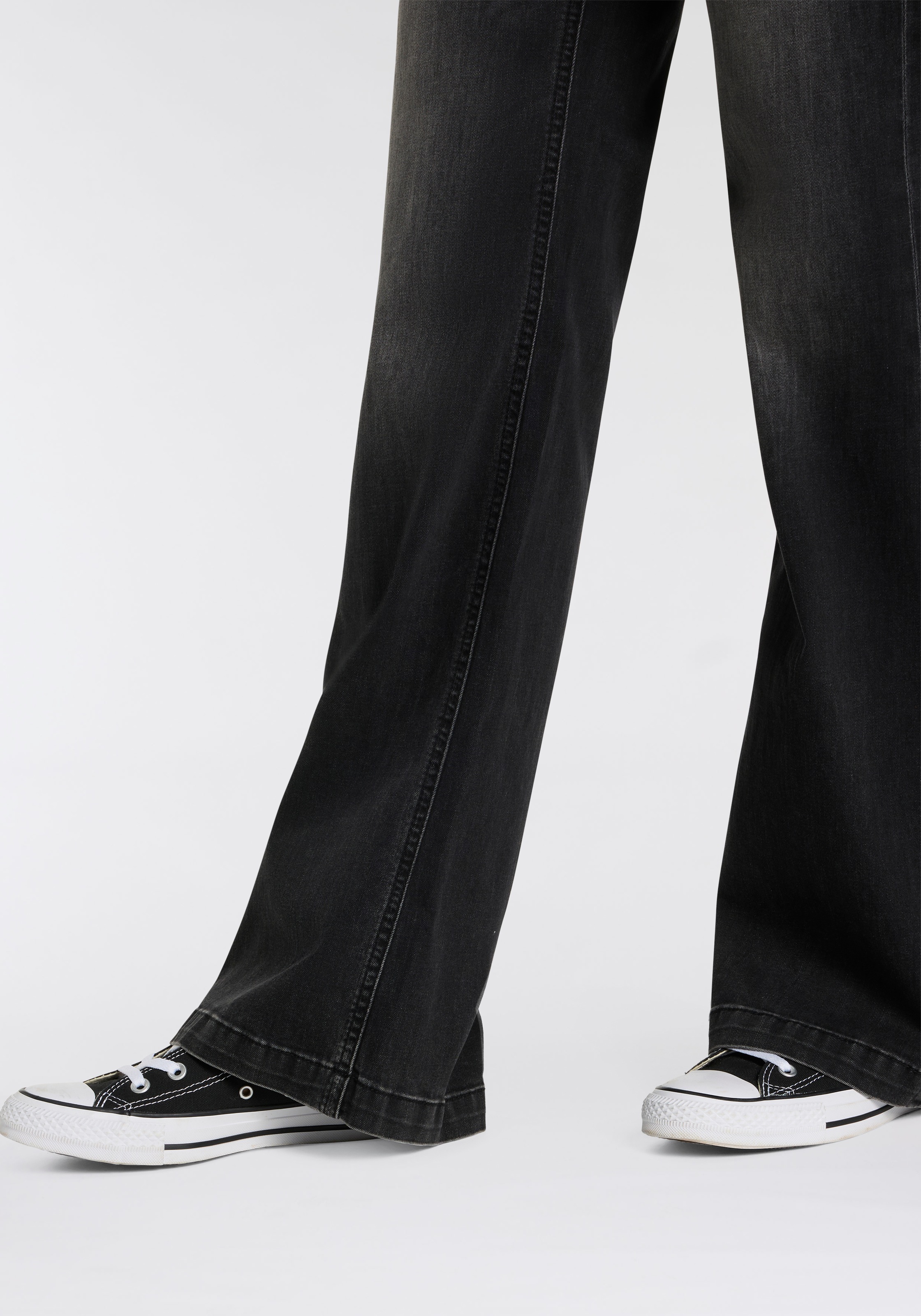 Thumbnail - Herrlicher 5-Pocket-Jeans "Edna Denim Black Light" Flared Fit mit Abnähern