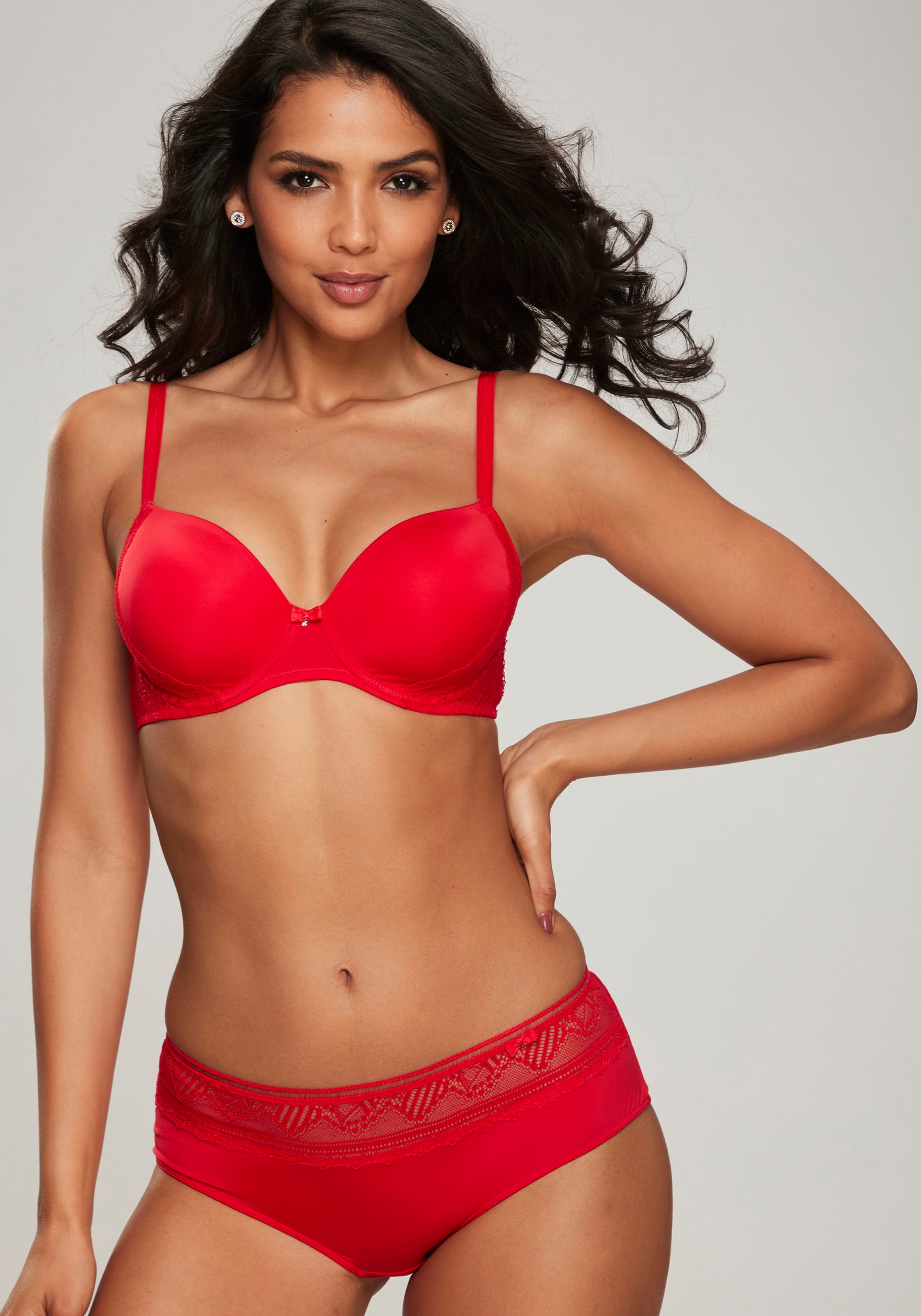 LASCANA Panty »Tiziana« mit Spitze anteilig aus recyceltem Polyamid