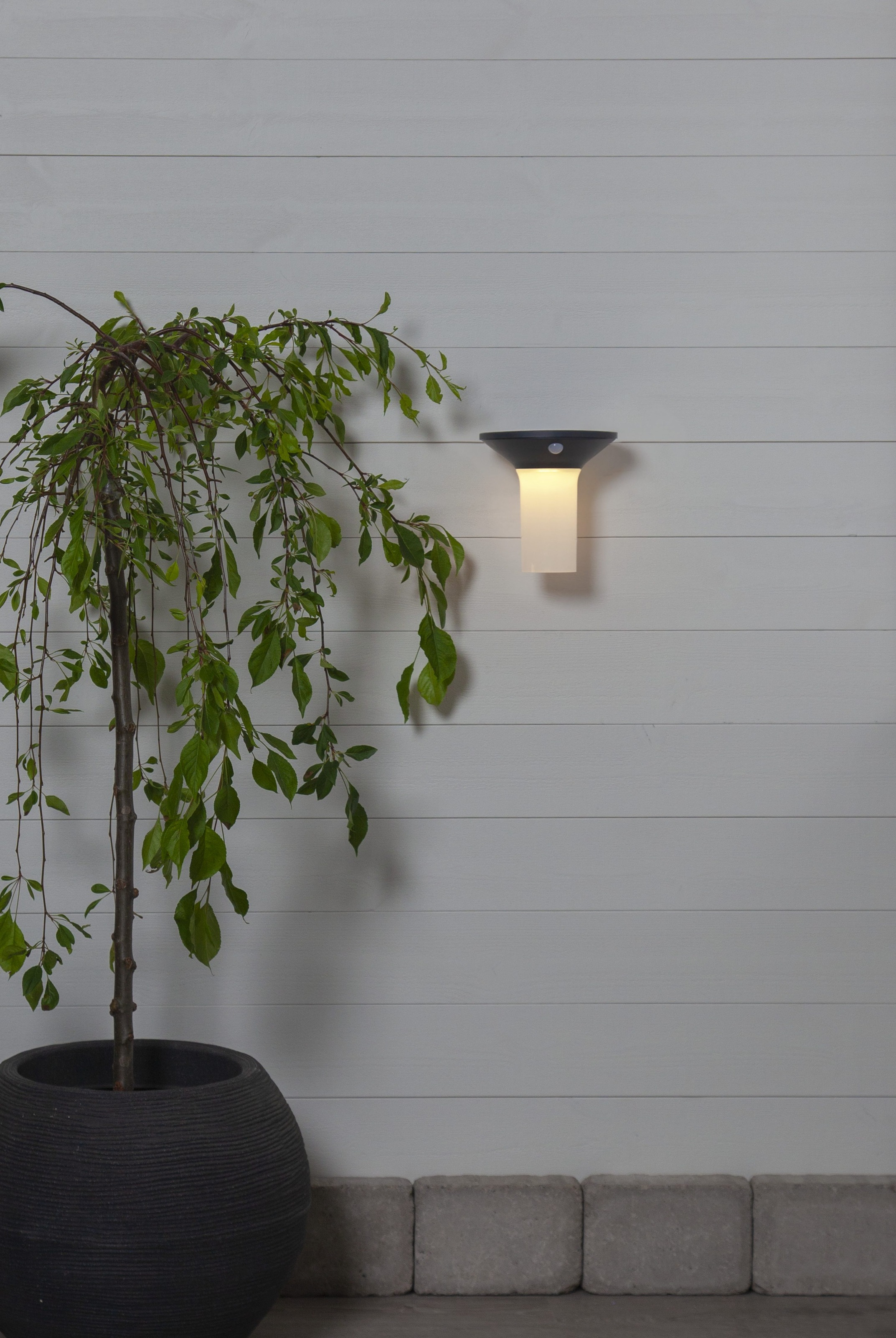 Parforce Traditional Hunting LED Solarleuchte »Solar-Wandleuchte Valta« LED-Board 1 Stk. Warmweiß Bewegungs- und Dämmerungssensor, bis zu 400 lm für 30Sek, stetig 15 lm