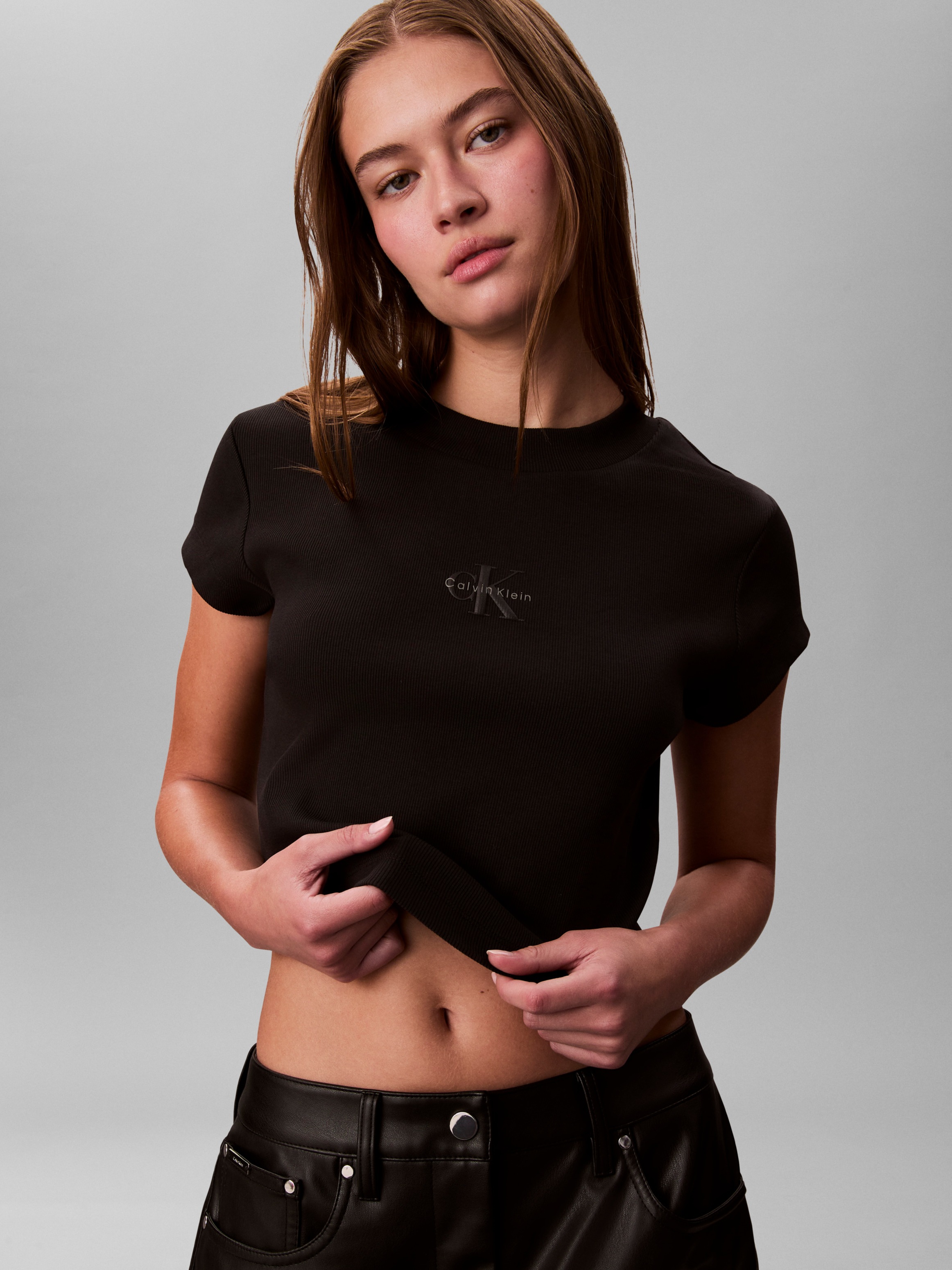 Thumbnail - Calvin Klein Jeans T-Shirt "MONOGRAM BABY TEE" Rundhalsausschnitt, taillenlang