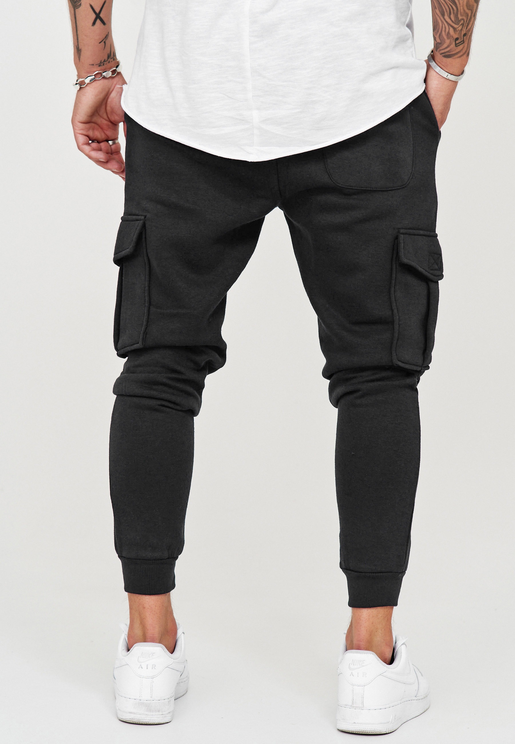 behype Trainingshose »MATAY«, mit praktischen Cargotaschen