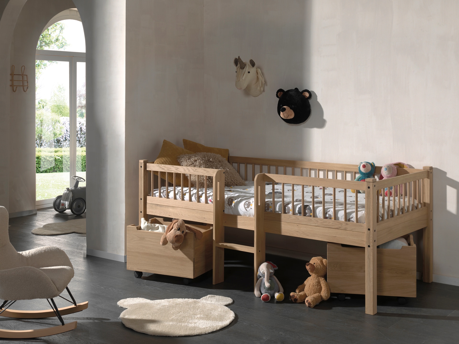 Vipack Massivholzbett »Forrest Made in Europe, stabil und hochwertig gebaut, mit 2 Rollboxen« 90/200 cm, mit Rollrost und Leiter, seitenverkehrt montierbar, 