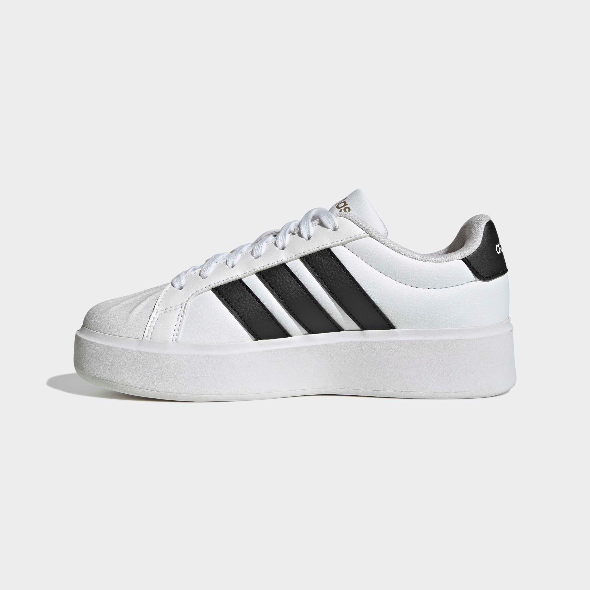 Plateausneaker ADIDAS SPORTSWEAR "STREETTALK BOLD", Damen, Gr. 43, cloud weiß, core schwarz, matte gold, Synthetik, Schuhe Plateausneaker, inspiriert vom Design des adidas Superstar 2
