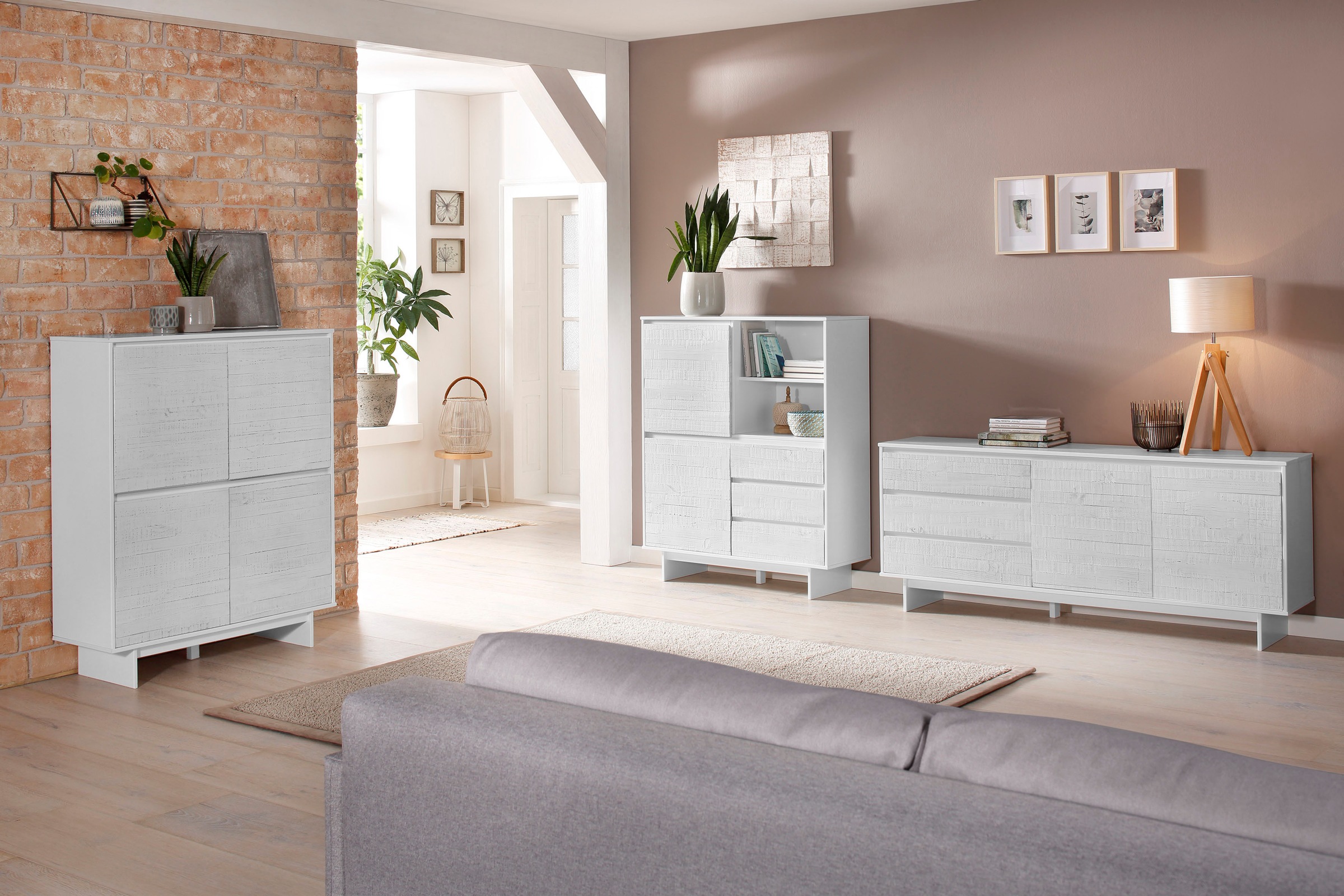 Home affaire Highboard »Morgan Midischrank«, Kommode aus massivem Kiefernholz, eingefräste Griffmulden, Höhe 120 cm