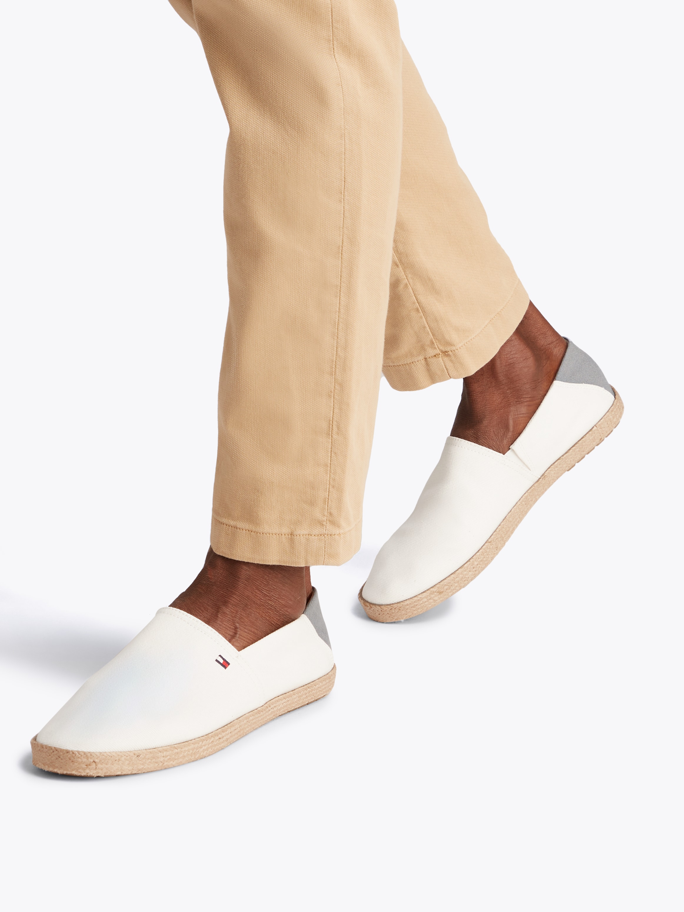 Tommy Hilfiger Slipper »HILFIGER ESPADRILLE CORE TEXTILE«, Schlupfschuh, Espadrilles, Sommerschuh, Kontrastbesatz an der Ferse