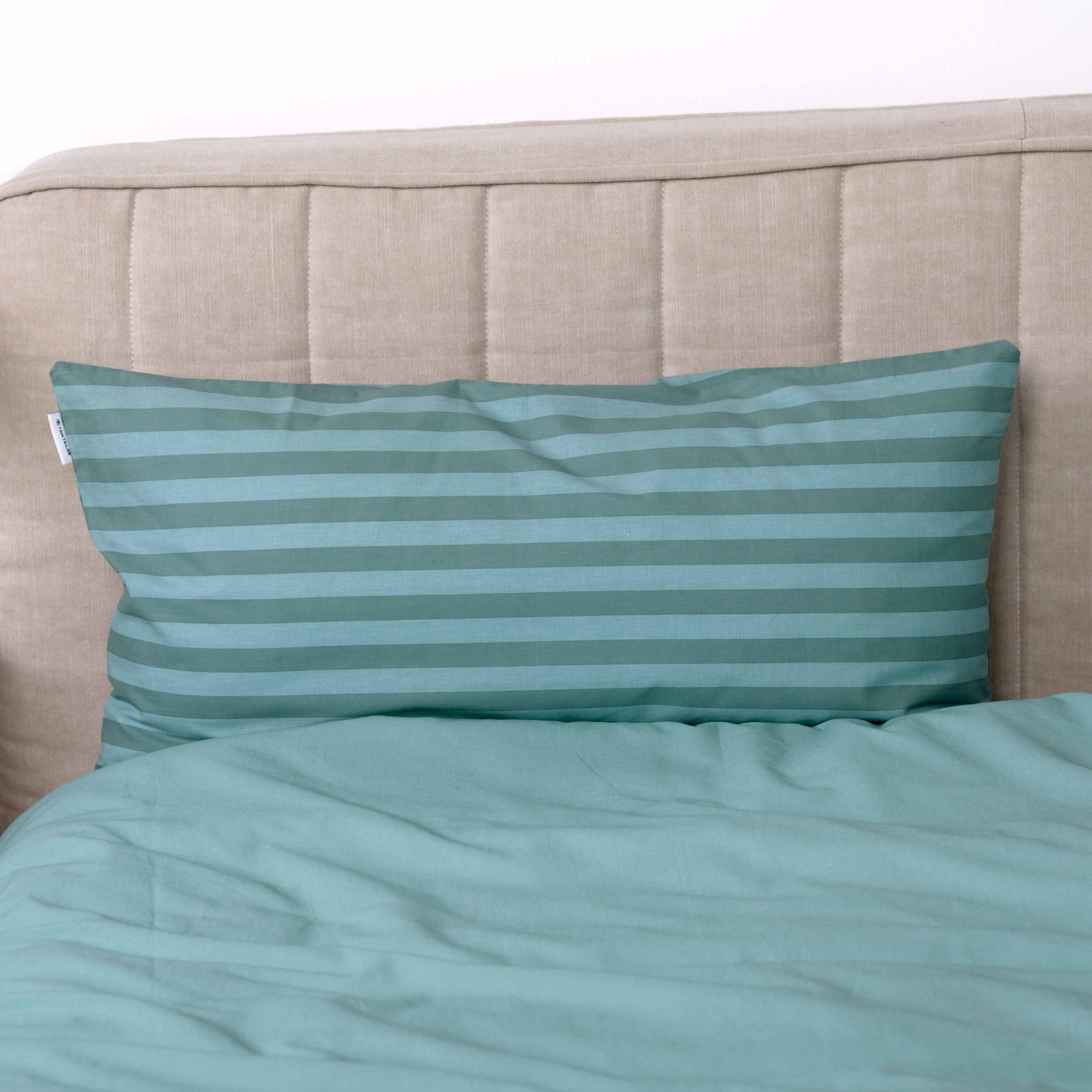 TOM TAILOR HOME Kissenhülle »new bedroom, MEDIUM STRIPES, 40x40cm oder 40x80cm«, (1 St.), mit farbigem Markenreißverschluss