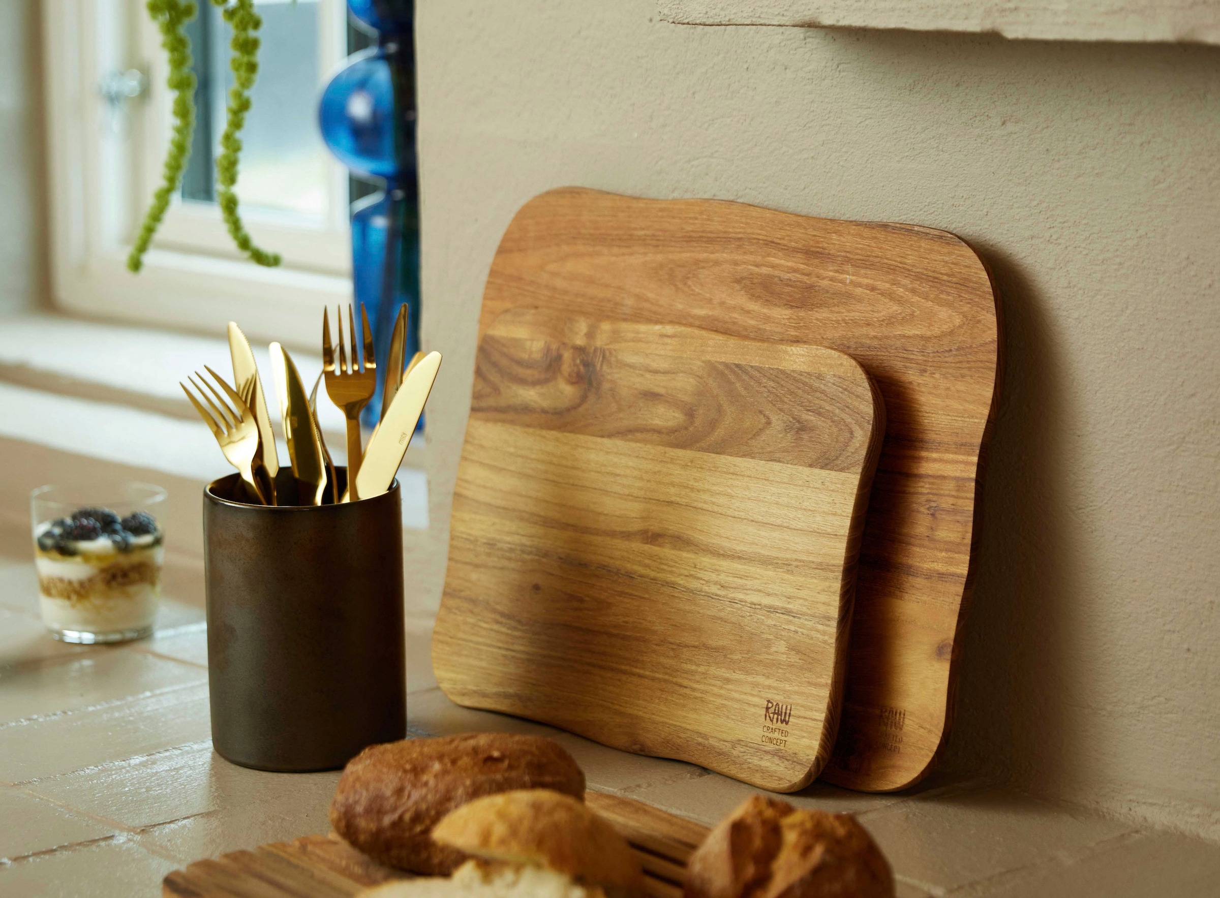 aida RAW Schneidebrett »RAW Teak«, organische Form, jedes Stückein Unikat