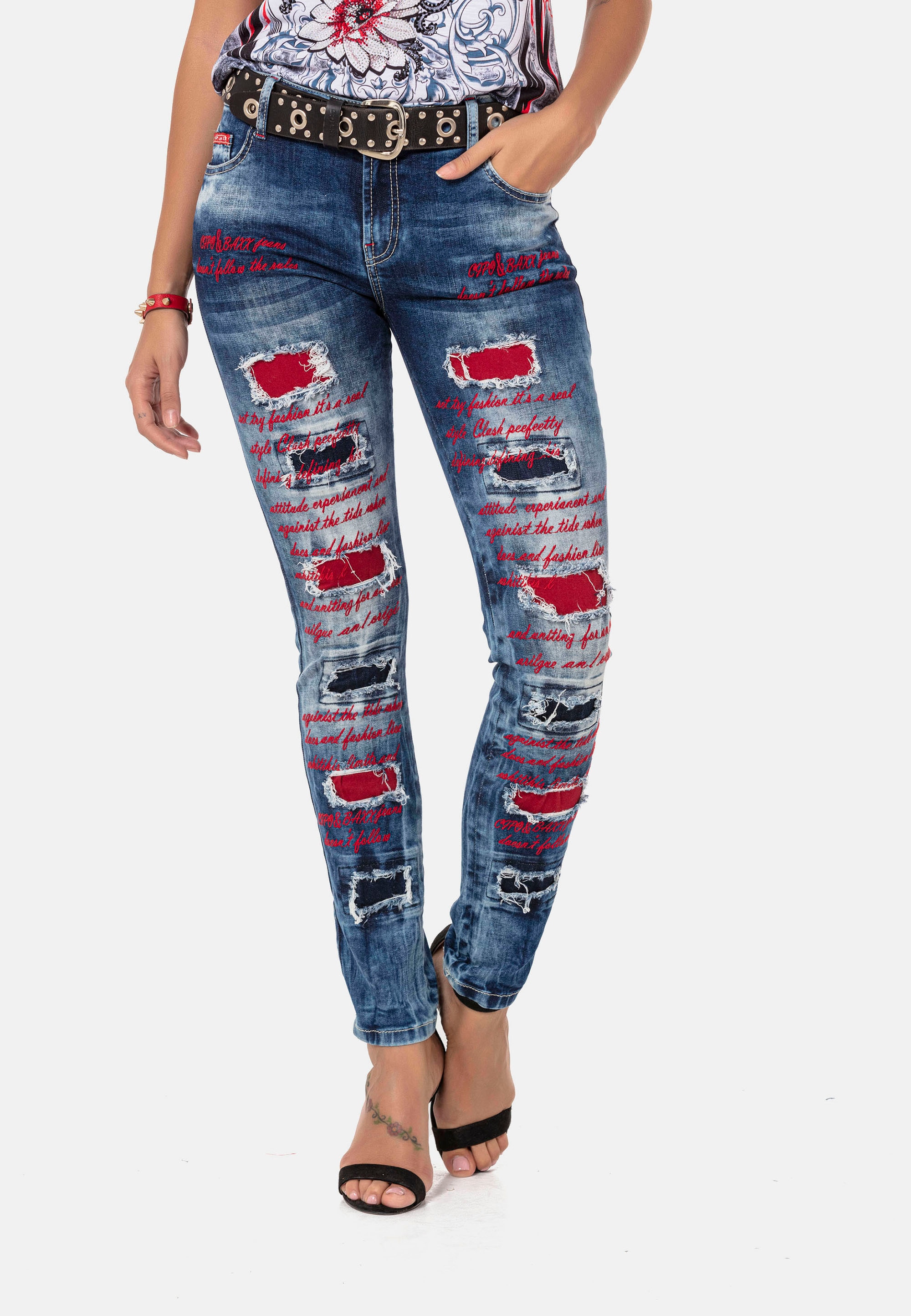 Slim-fit-Jeans, mit farbig hinterlegten Cut-Outs