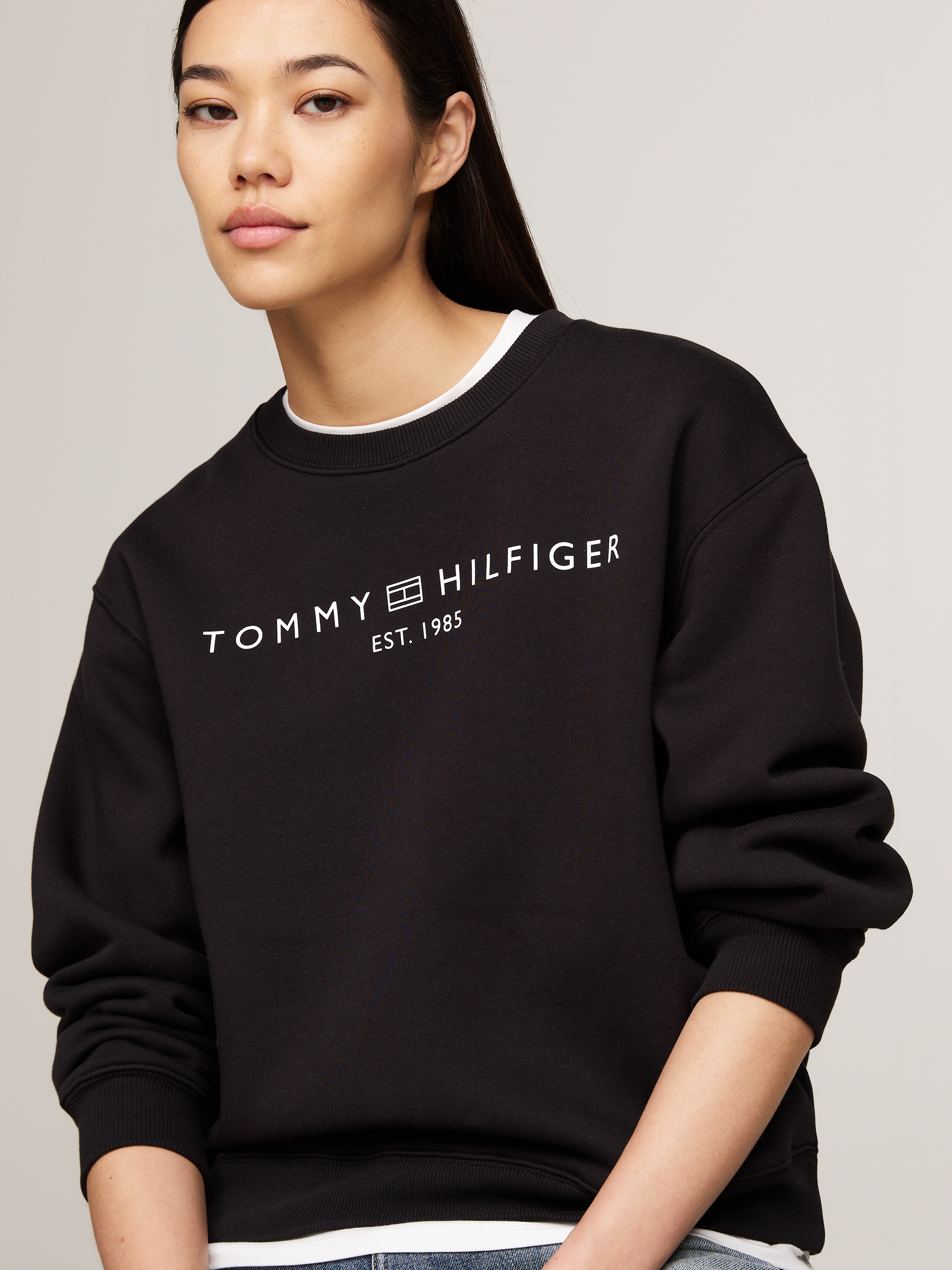 Tommy Hilfiger Sweatshirt »MDRN REG CORP LOGO C-NK SWTSHRT«, mit Logoschriftzug