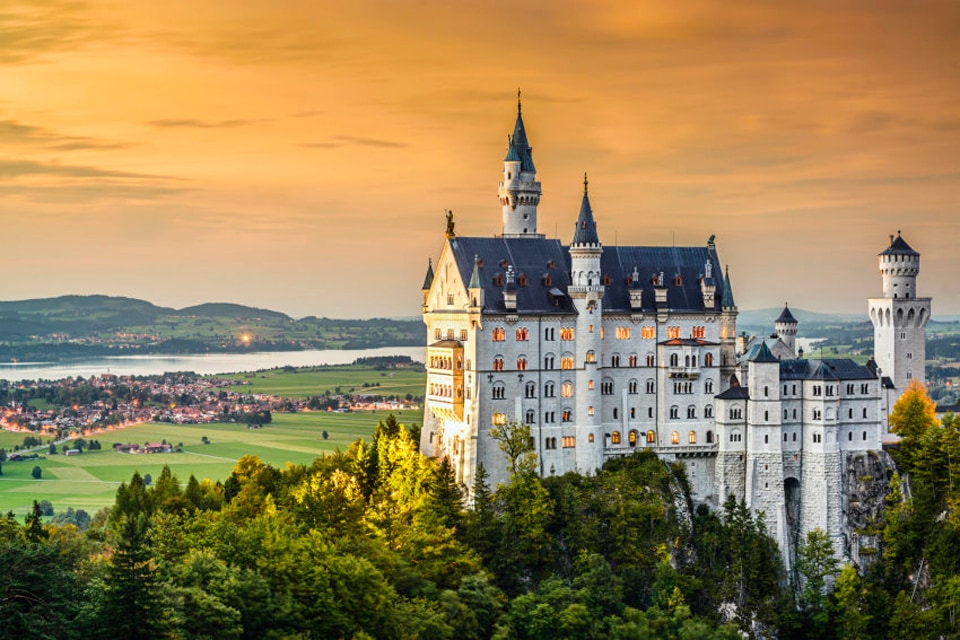 Papermoon Fototapete "Neuschwanstein Castle" glatt