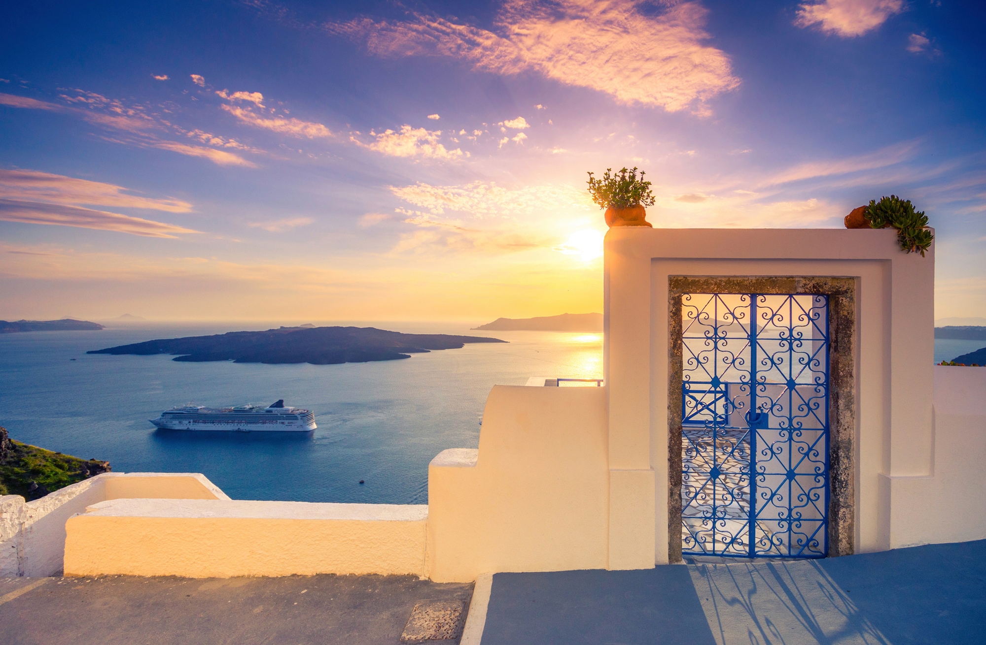 Papermoon Fototapete "TERRASSE-SANTORINI SEE MEER STRAND PALMEN DÜNEN SCHIFFE"
