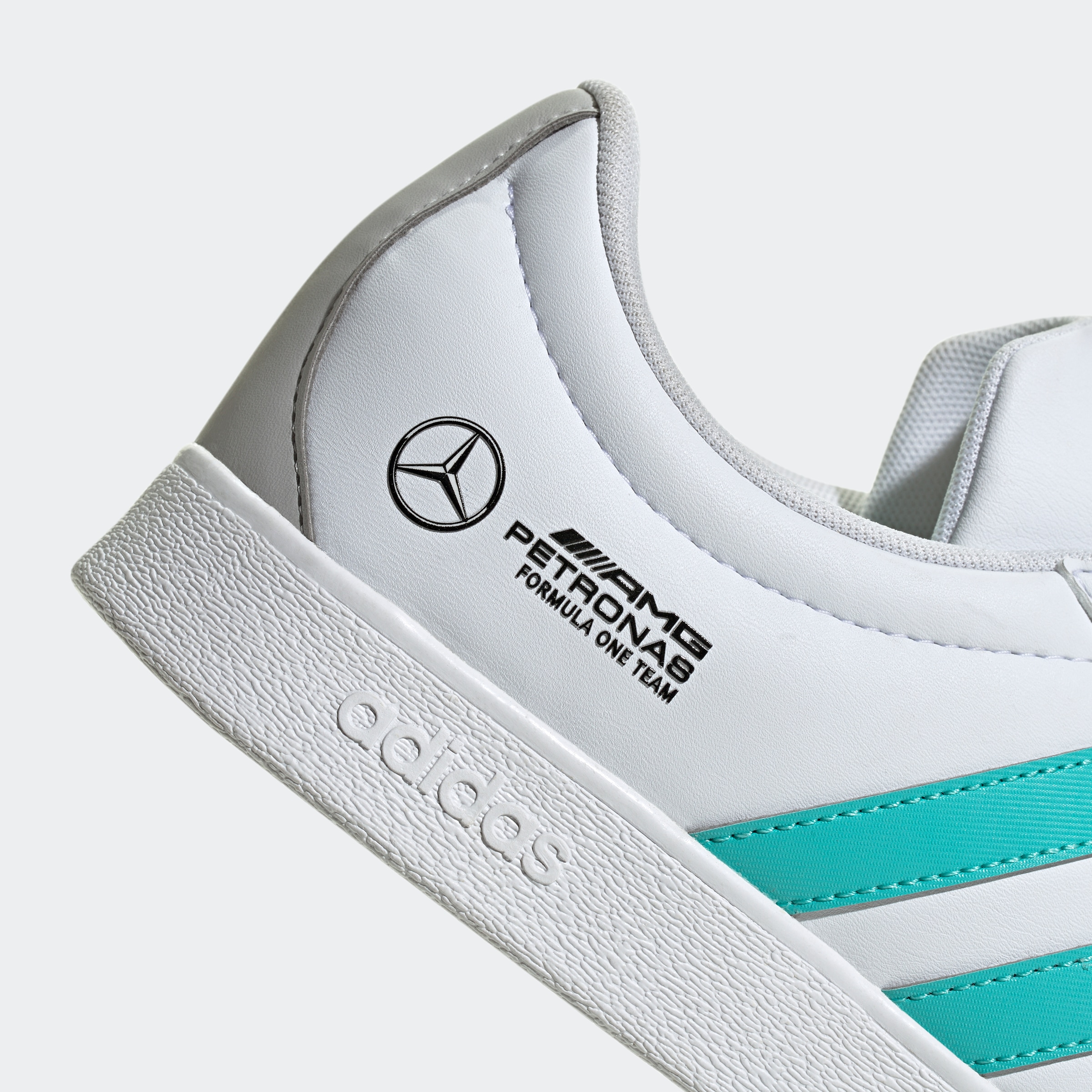 adidas Performance Sneaker »MERCEDES - AMG PETRONAS FORMULA ONE TEAM VL COURT SCHUH«, Mercedes AMG Motorsport