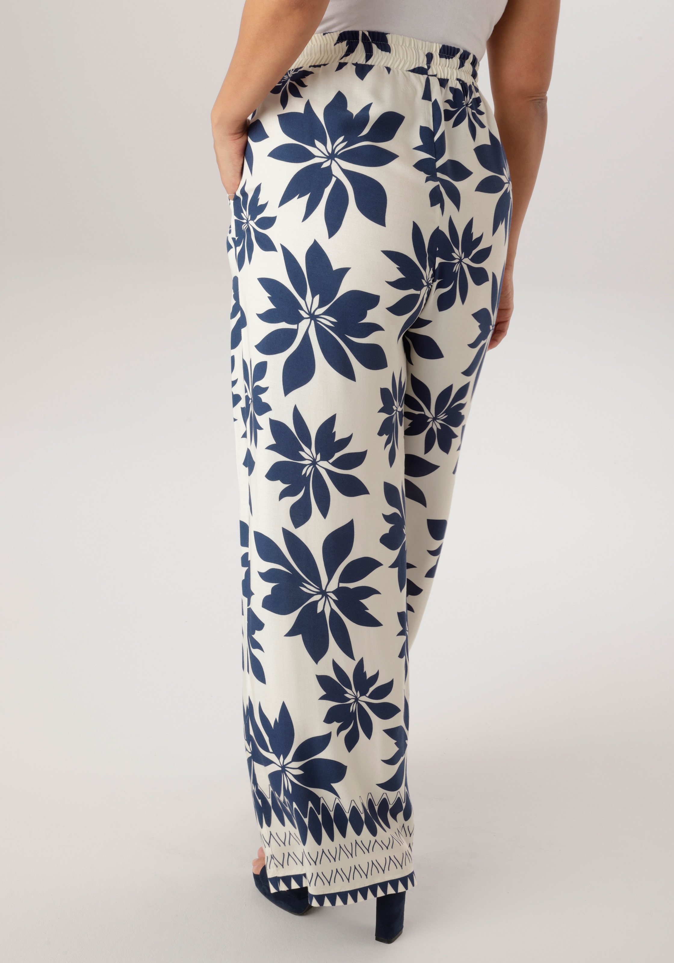Aniston PLUS Schlupfhose mit großflächigen Blättern bedruckt - NEUE KOLLEKT günstig online kaufen