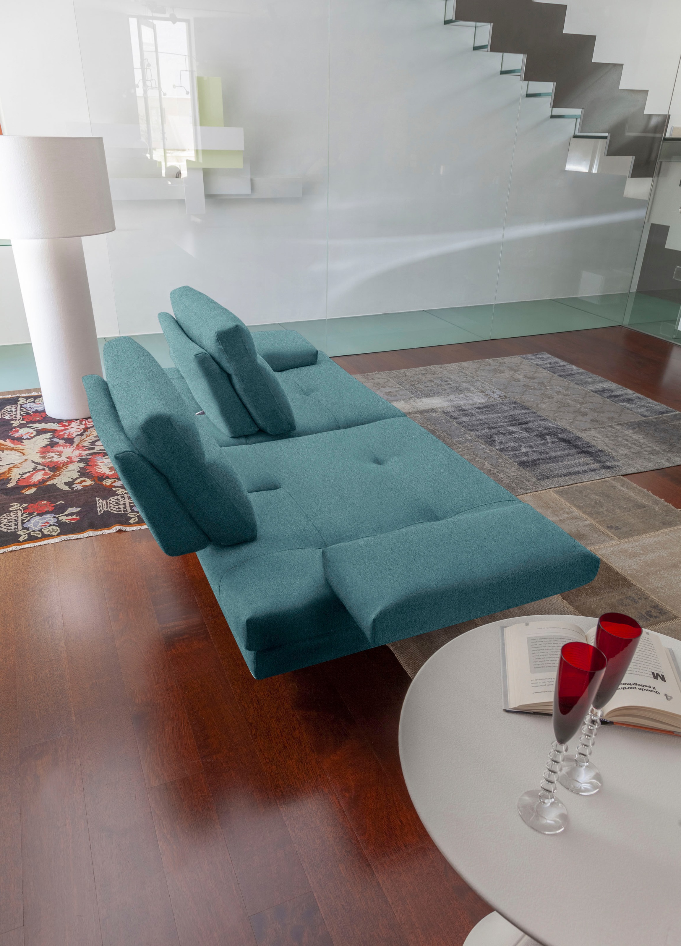 CALIA ITALIA 3-Sitzer »Toby Wing, Designsofa, hochwertige Verarbeitungsdetails, bequem«, inkl. Sitztiefenverstellung und Armteilfunktion, Füße in Schwarz matt
