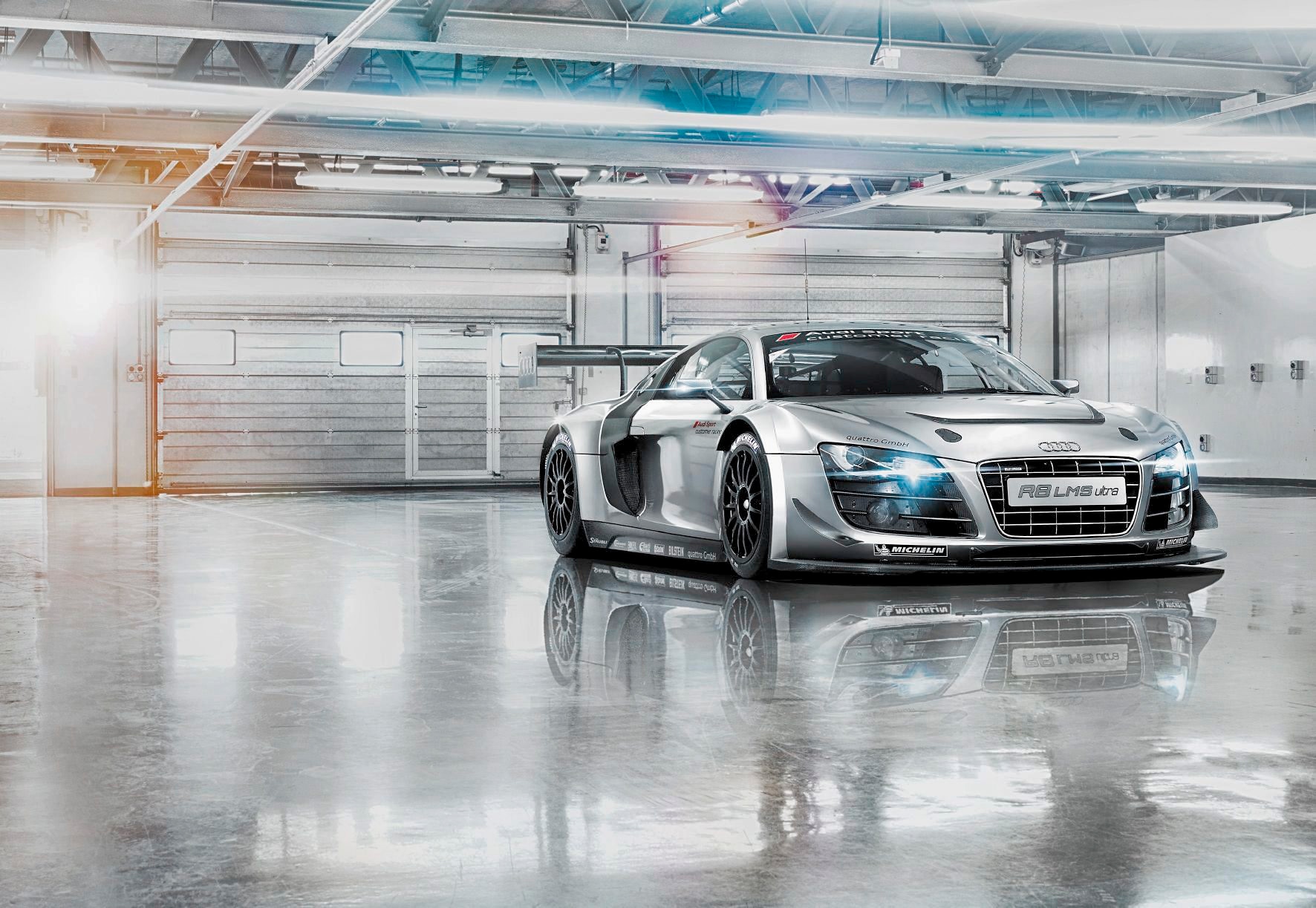 Komar Fototapete "Audi R8 Le Mans - Größe 368 x 254 cm", bedruckt, Wohnzimmer, Schlafzimmer