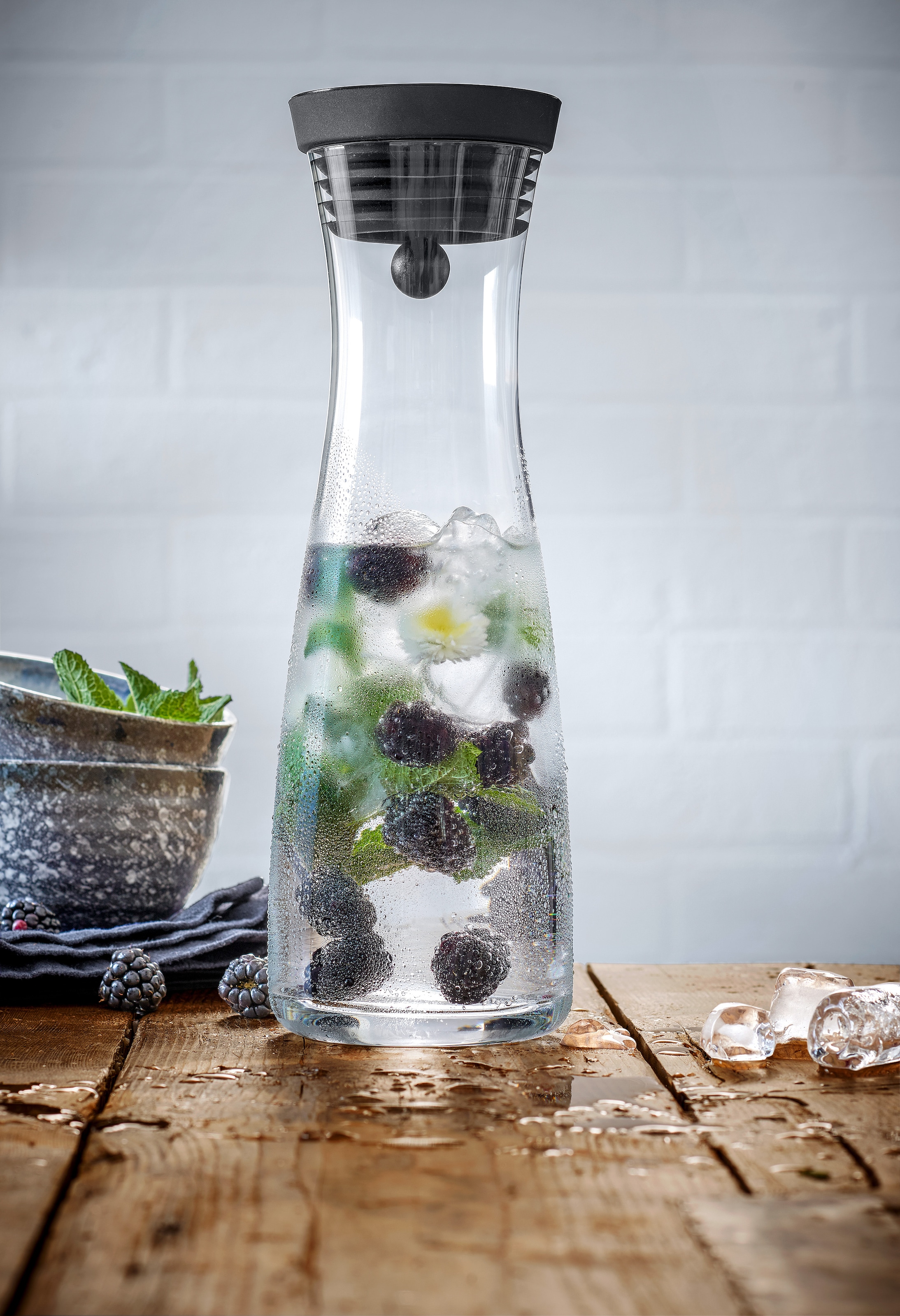 WMF Wasserkaraffe »Basic«, 1 Liter, Glaskaraffe, integriertes Sieb, tropffrei