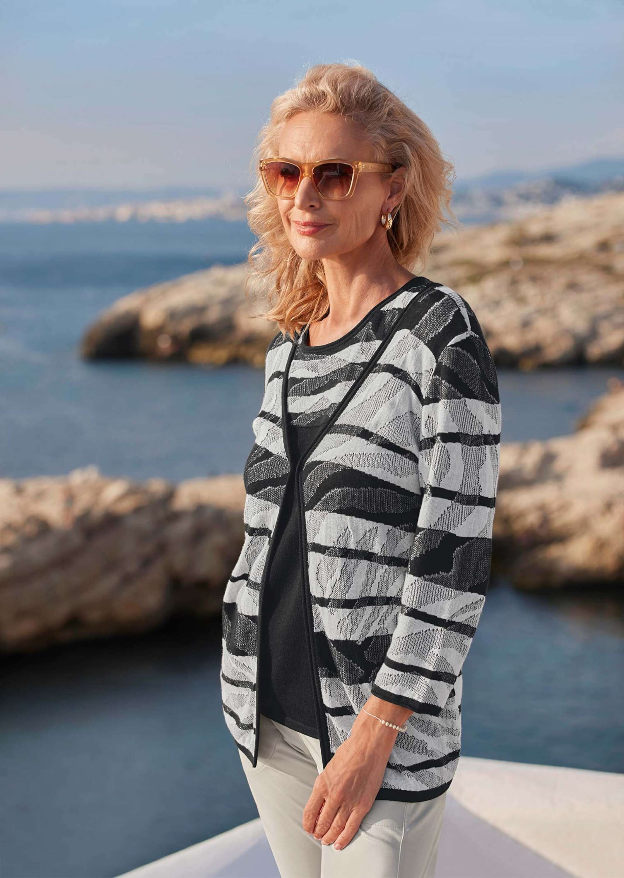 Thumbnail - GOLDNER Strickjacke "Strickjacke mit V-Ausschnitt" mit attraktiven Rollkanten