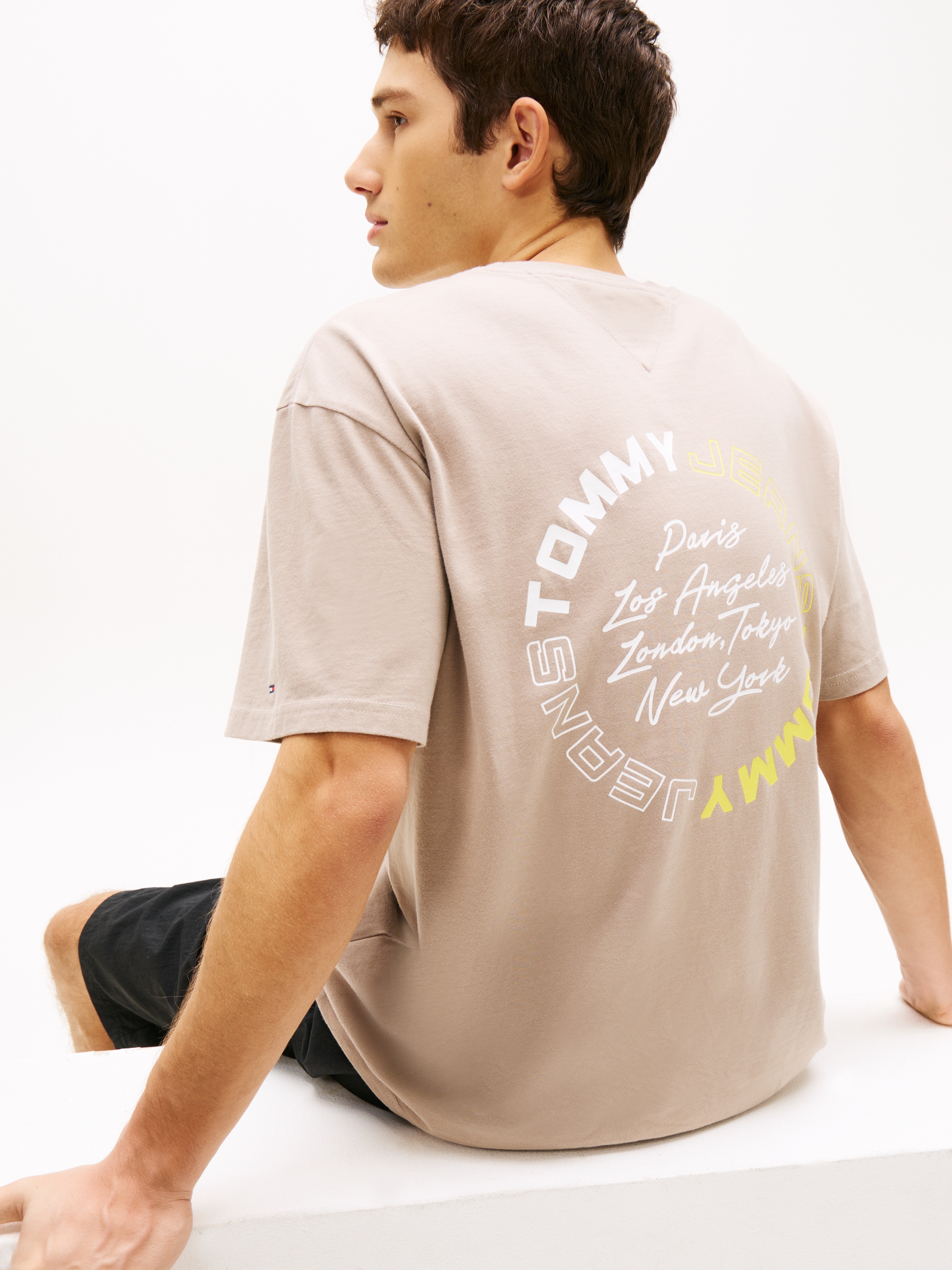 Tommy Jeans T-Shirt »TJM RELAXED SIGN CIRCLE« mit Markenprint, Rundhals