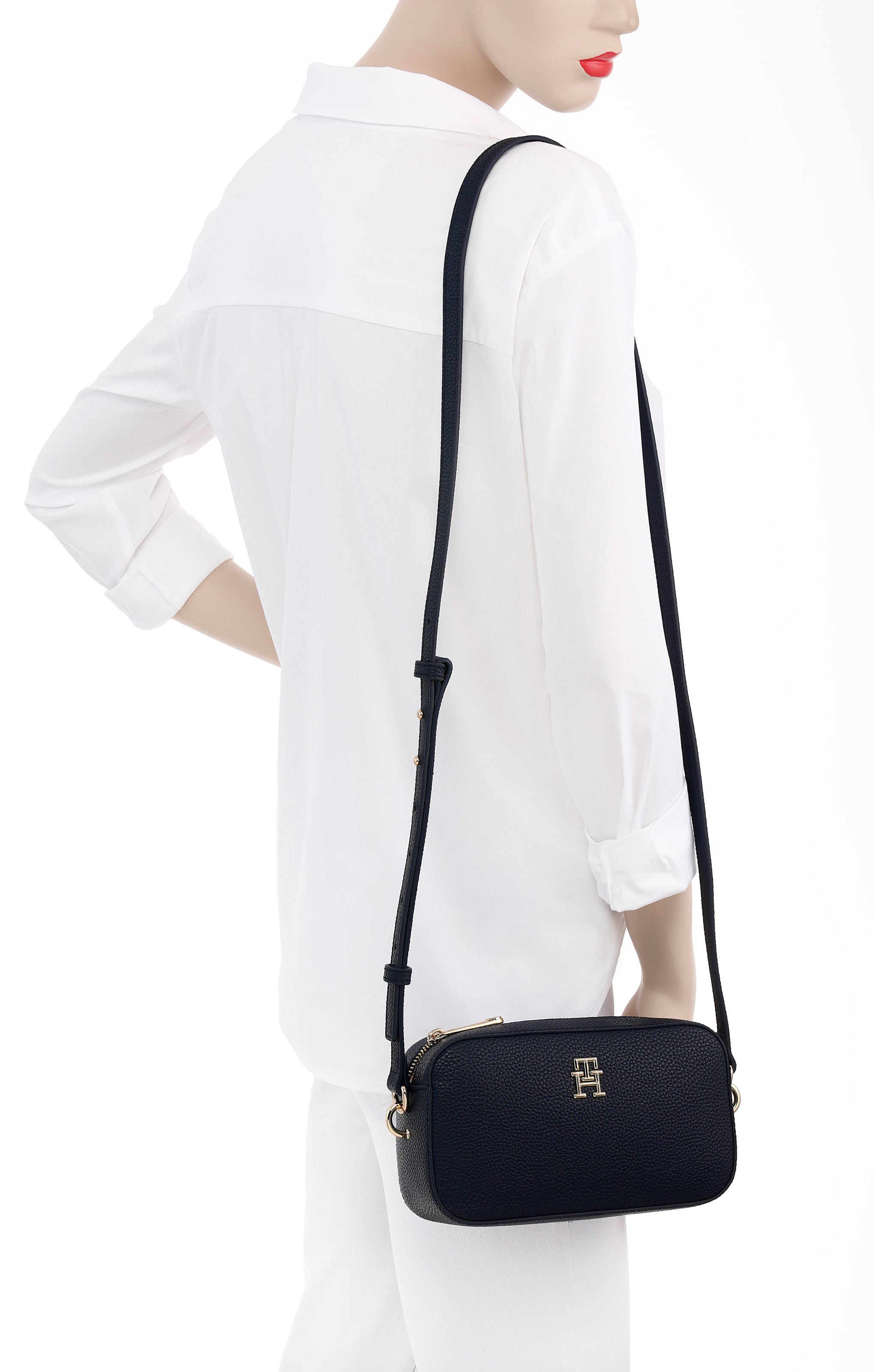 Tommy Hilfiger Mini Bag "TH EMBLEM CAMERA BAG" mit TH-Emblem vorne günstig online kaufen