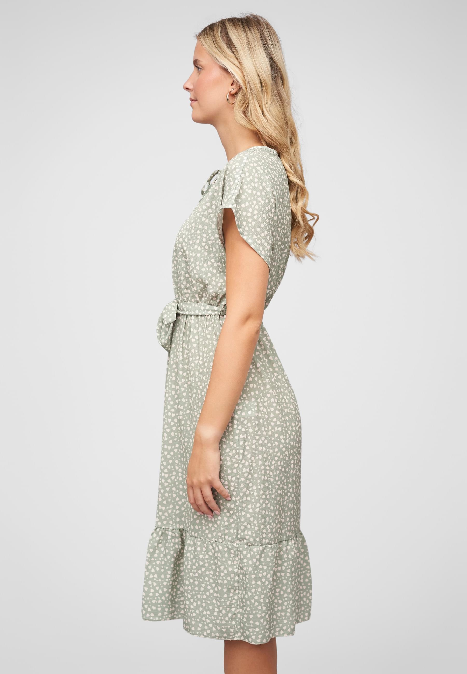 CLOUD 5IVE Shirtkleid »CLOUD 5IVE T-Shirt-Kleid mit All Over Herz Print und Bindegürtel« 1 Stk. tlg.