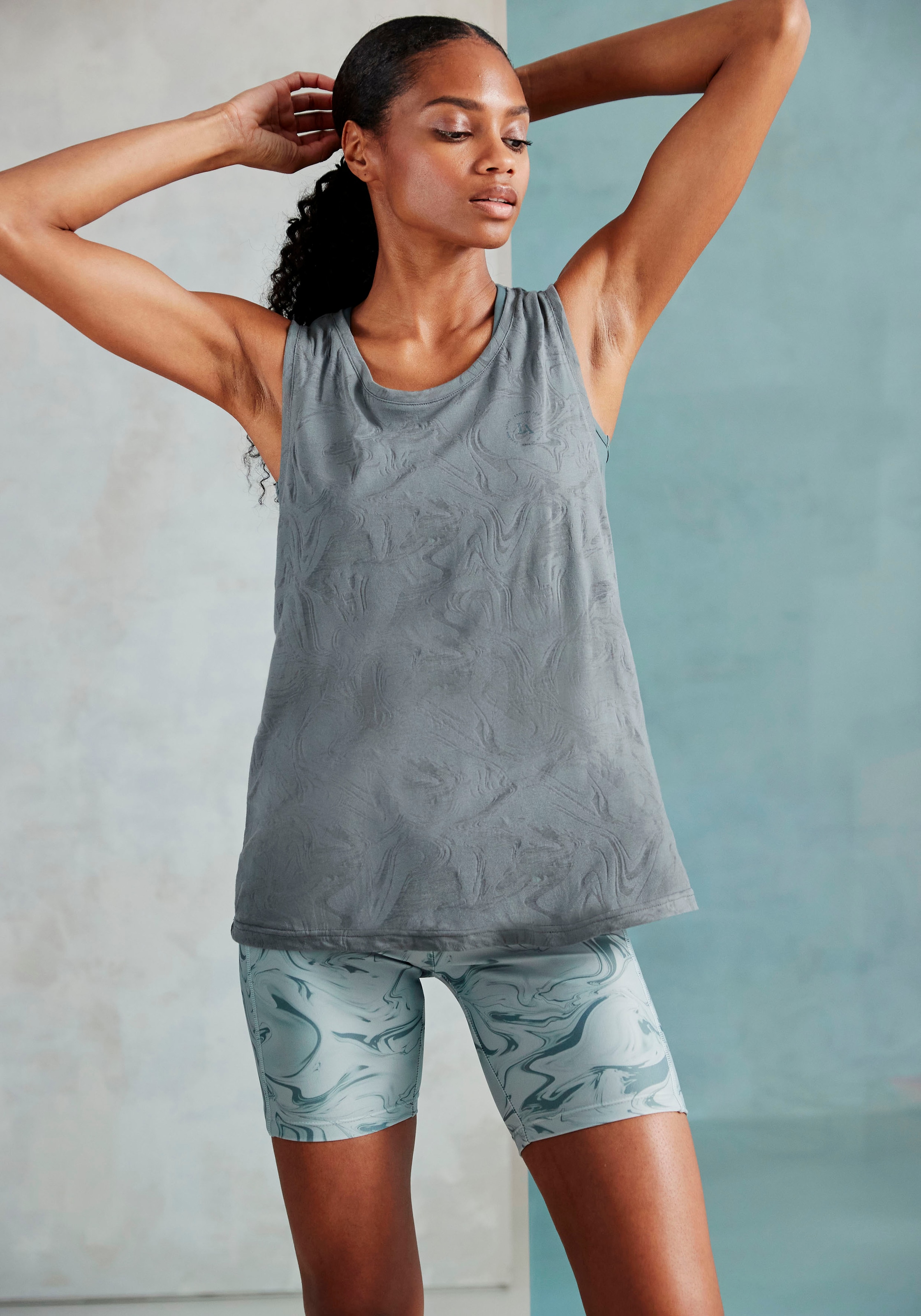 LASCANA ACTIVE Funktionshose, Sporthose mit Allover-Print und kleiner Reißverschlusstasche