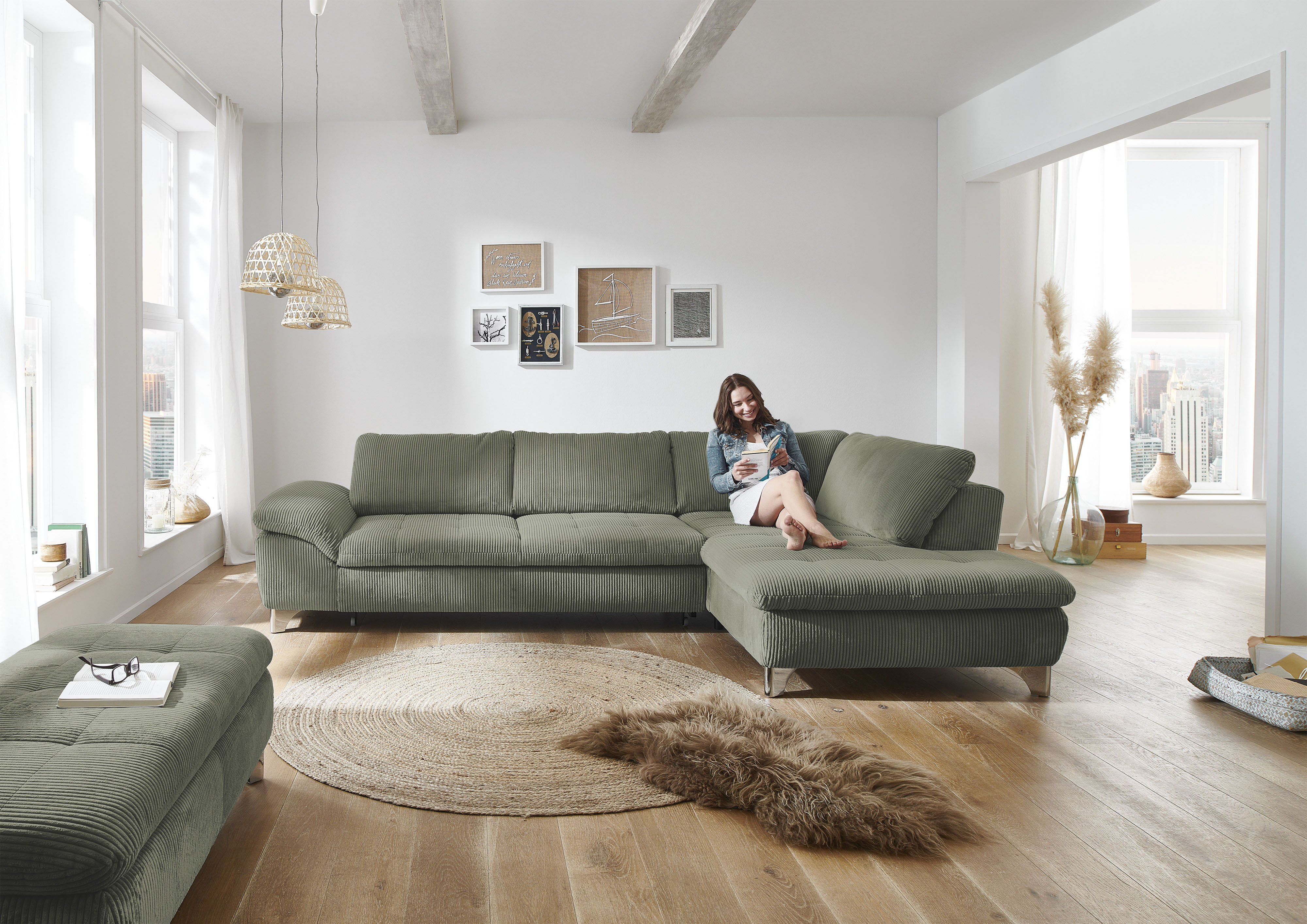 Die PlanBar Ecksofa "Ottomane MP-IN14007 L-Form, Breite 306 cm" wahlweise mit Schlaffunktion und verstellbaren Kopfstützen