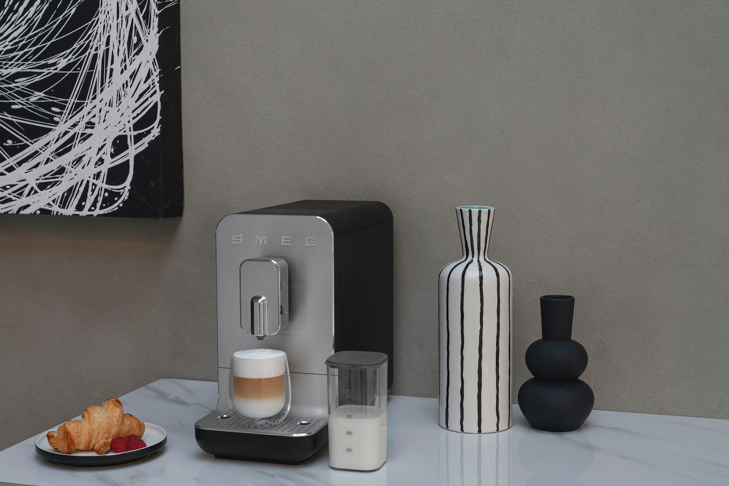 Smeg Kaffeevollautomat »BCC13BLMEU«, inkl. Milchbehälter | BAUR