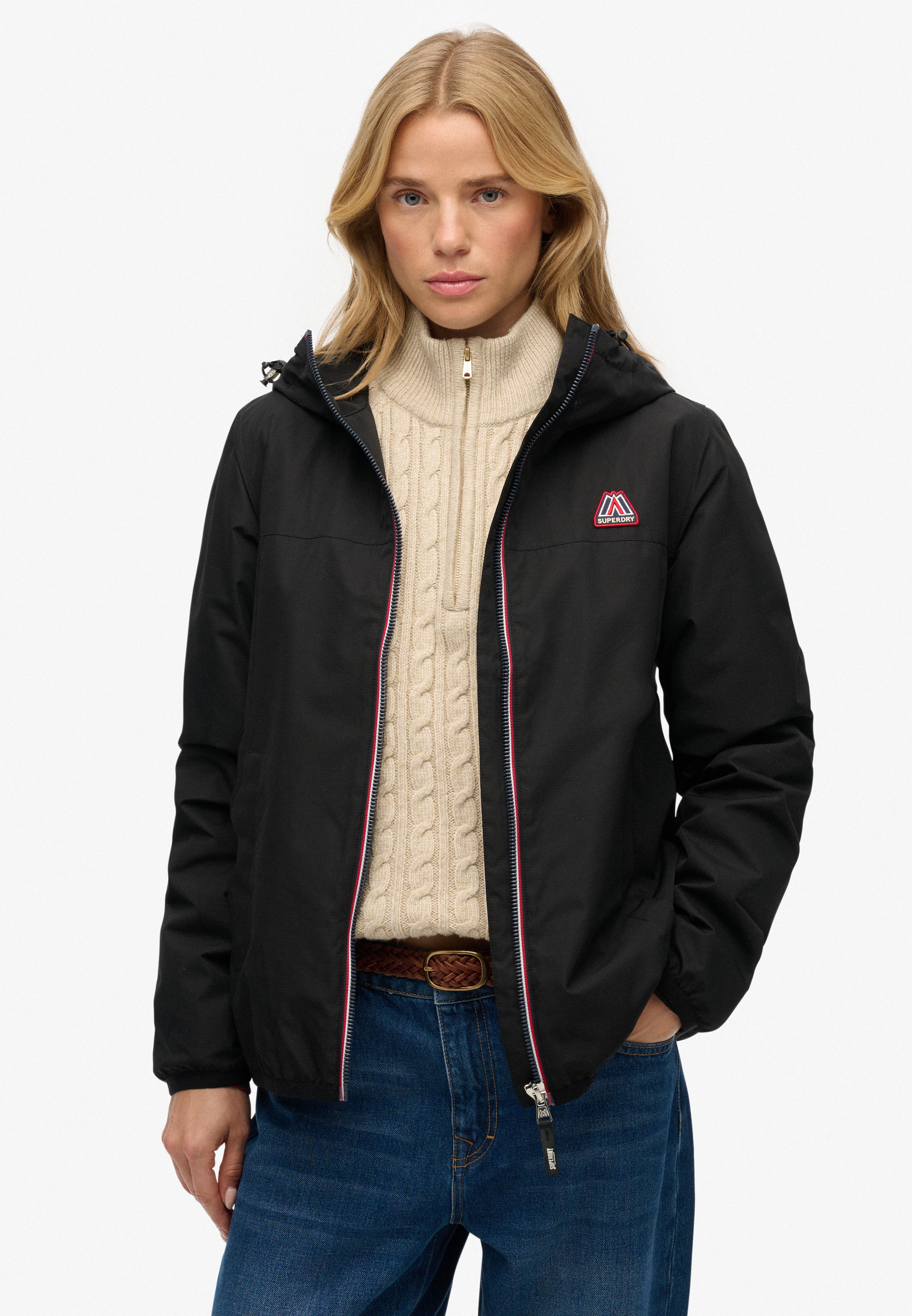 Superdry Outdoorjacke »ESSENTIAL TRI WINDBREAKER JKT« mit Kapuze Loose Fit, mit hochschließendem Kragen, aus Polyester