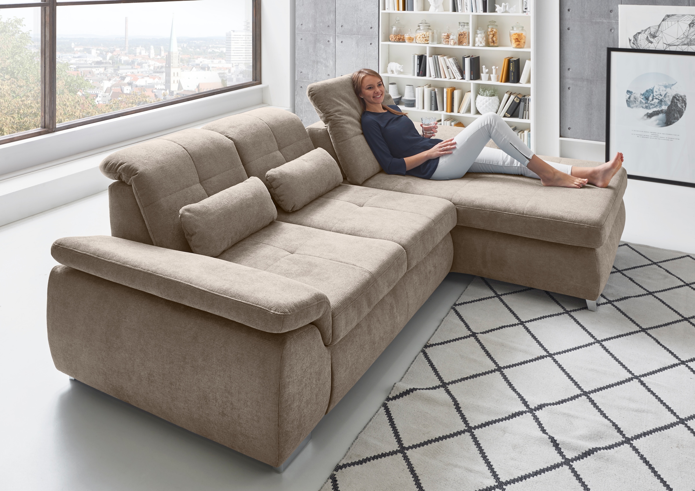 Die PlanBar Ecksofa »MP-IN16037 L-Form mit Kaltschaum-Polsterung«, mit Sitztiefenverstellung & Zierkissen