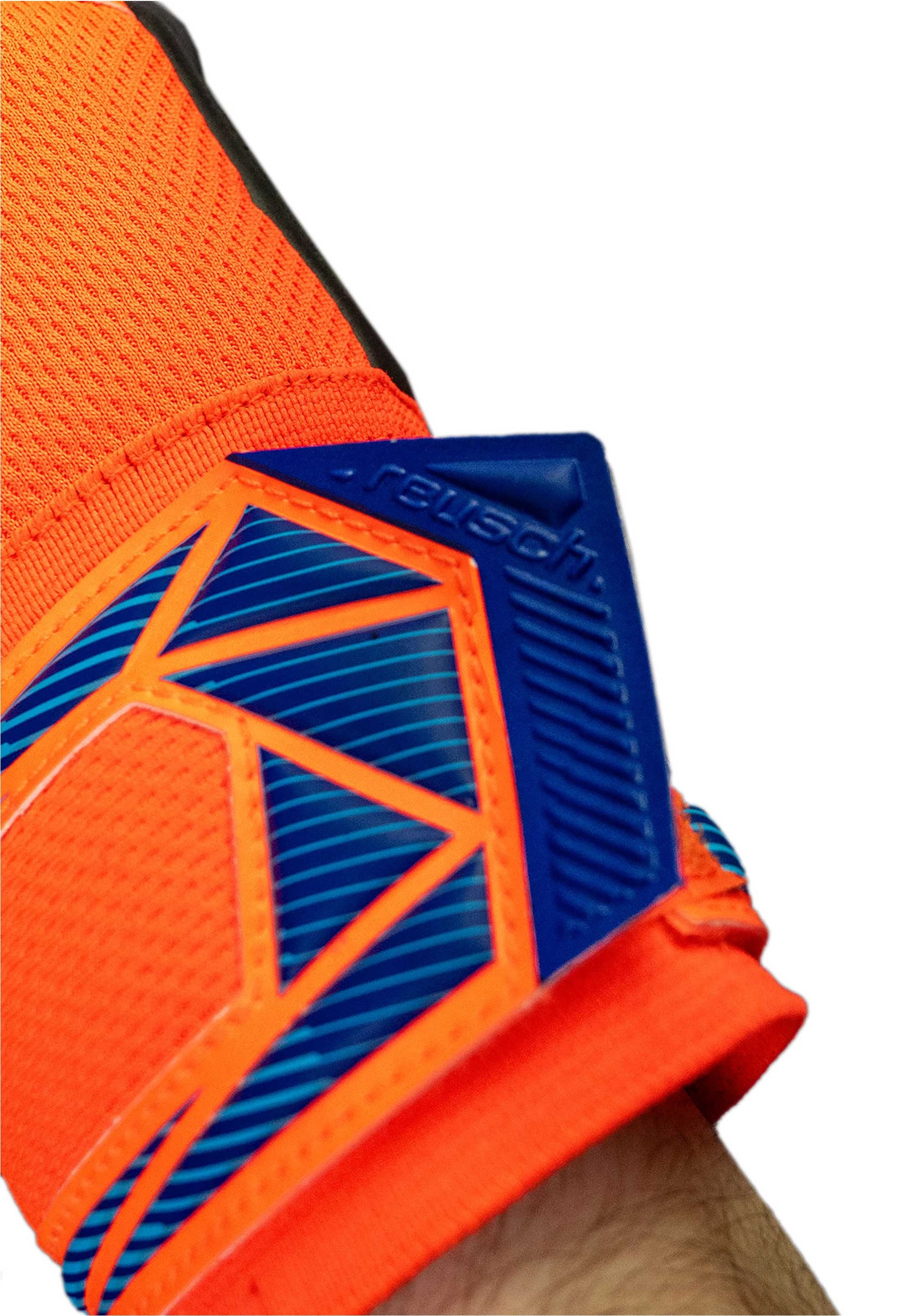 Reusch Torwarthandschuhe »Attrakt Infinity Evolution NC« mit robustem Infinity Belag