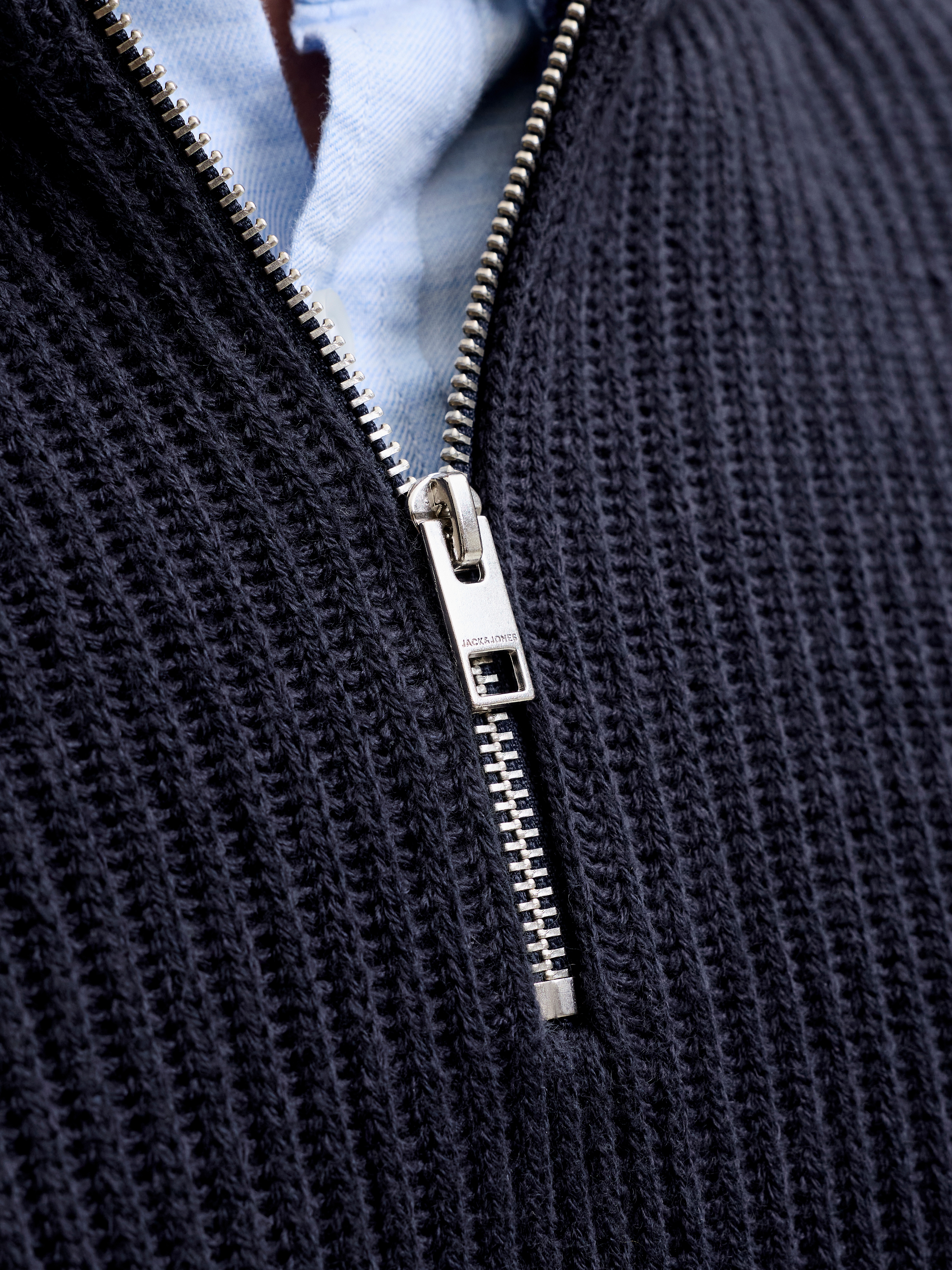 Jack & Jones PlusSize "JJPANNEL KNIT HALF ZIP AW26 PLS" Materialmix, normal geschnitten