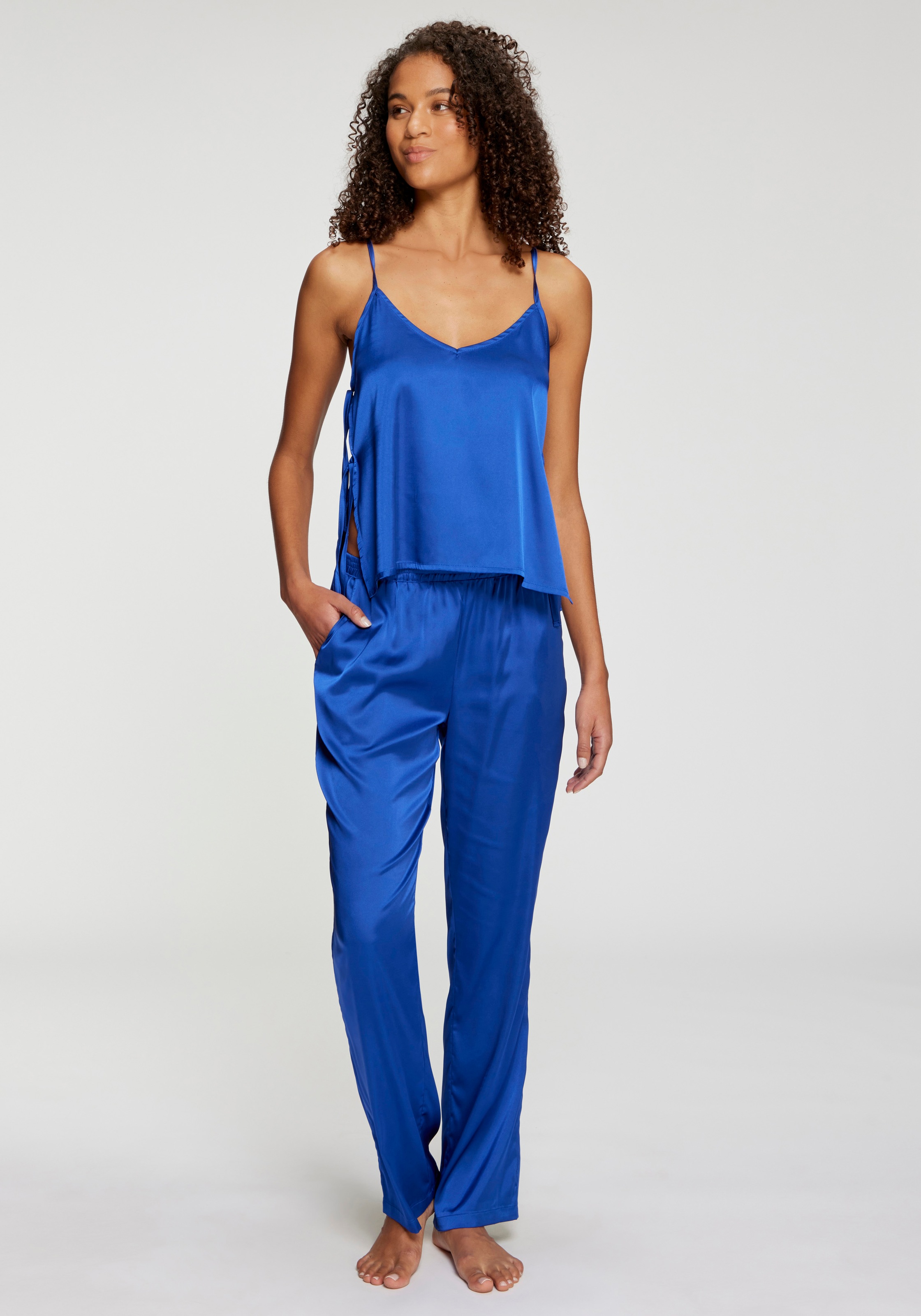 LASCANA Pyjama Set, 2 tlg. mit Bändern zum Verschließen