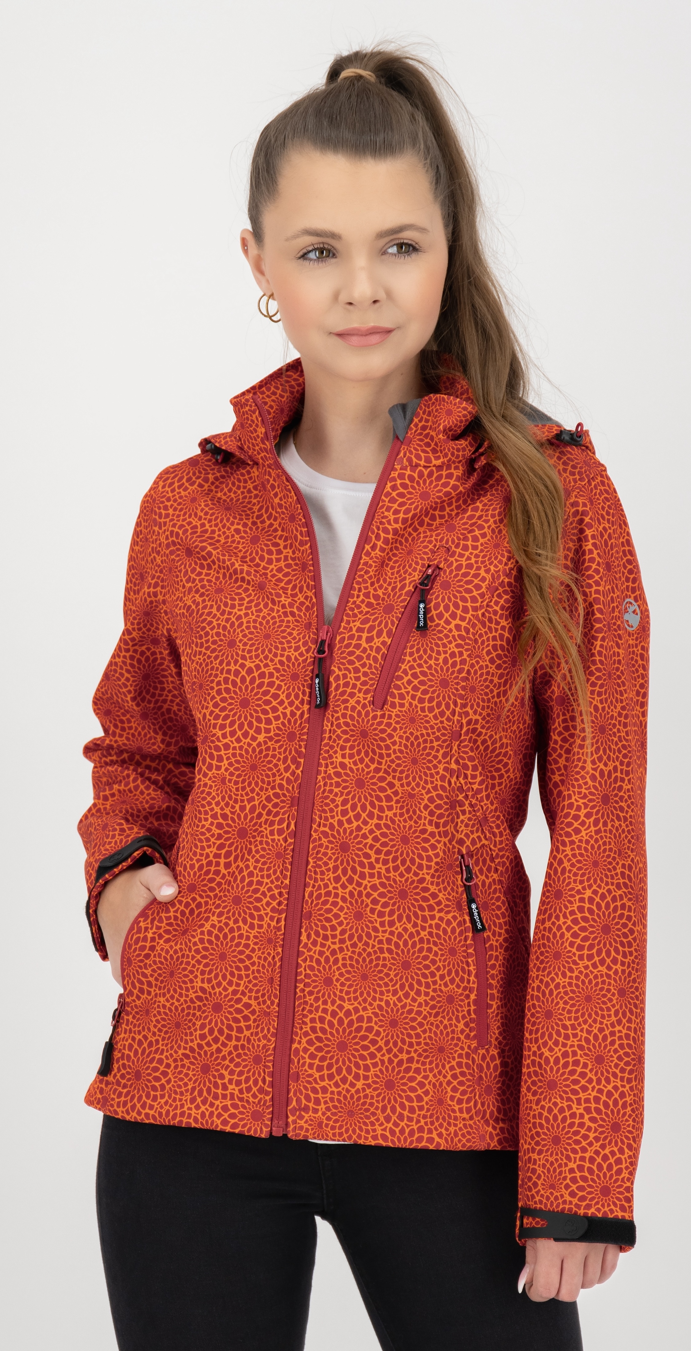 DEPROC Active Softshelljacke "SHELBY PEAK DC" mit Kapuze leichte Softshelljacke mit All-Over-Print und abnehmbarer Kapuze