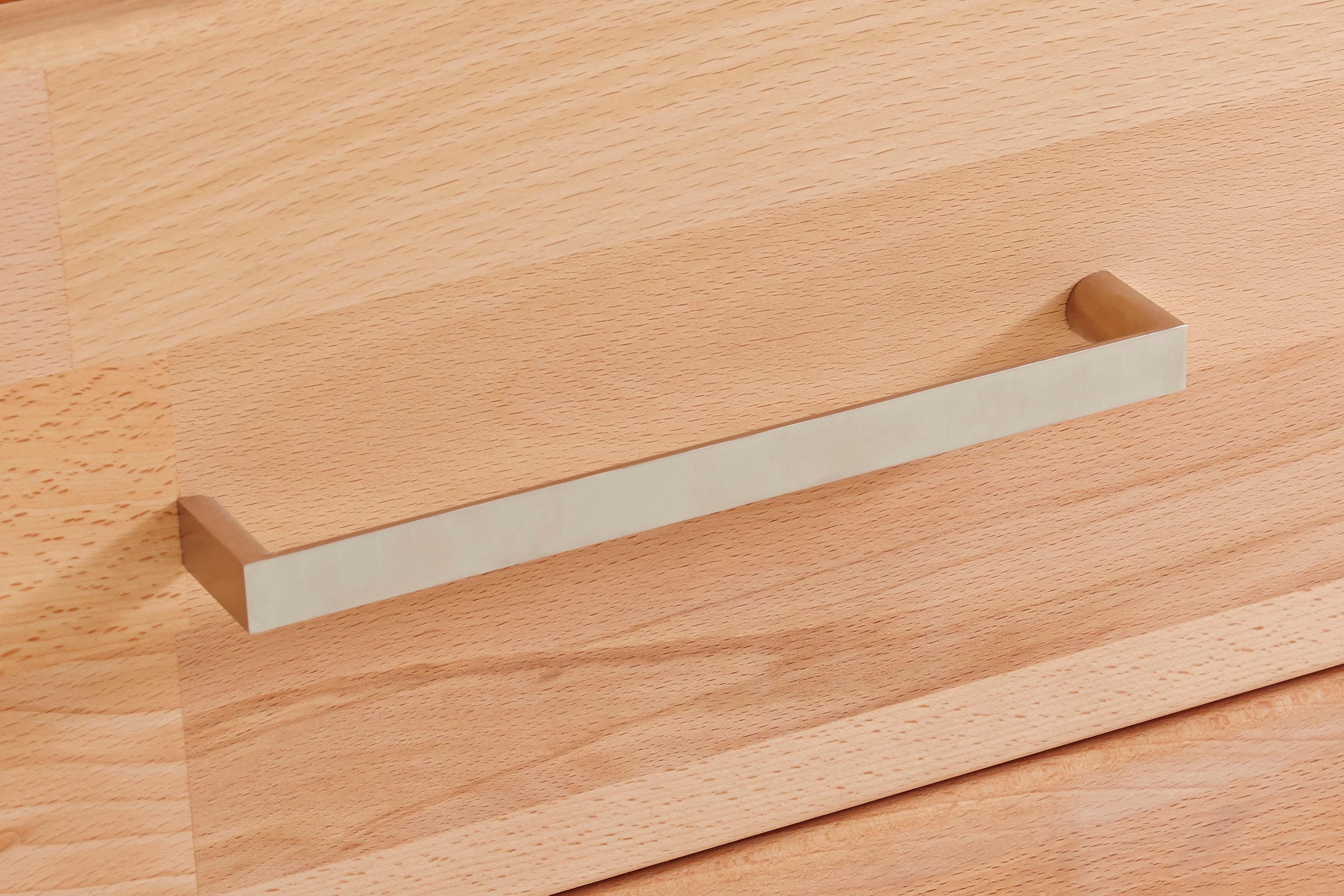 Home affaire Lowboard »Ribe,140cm breit, Fronten Massivholz,4 Fächer,Kabeldurchführung«, Holz massiv, Holzwerkstoff, Metall Griffe,2 Klappen