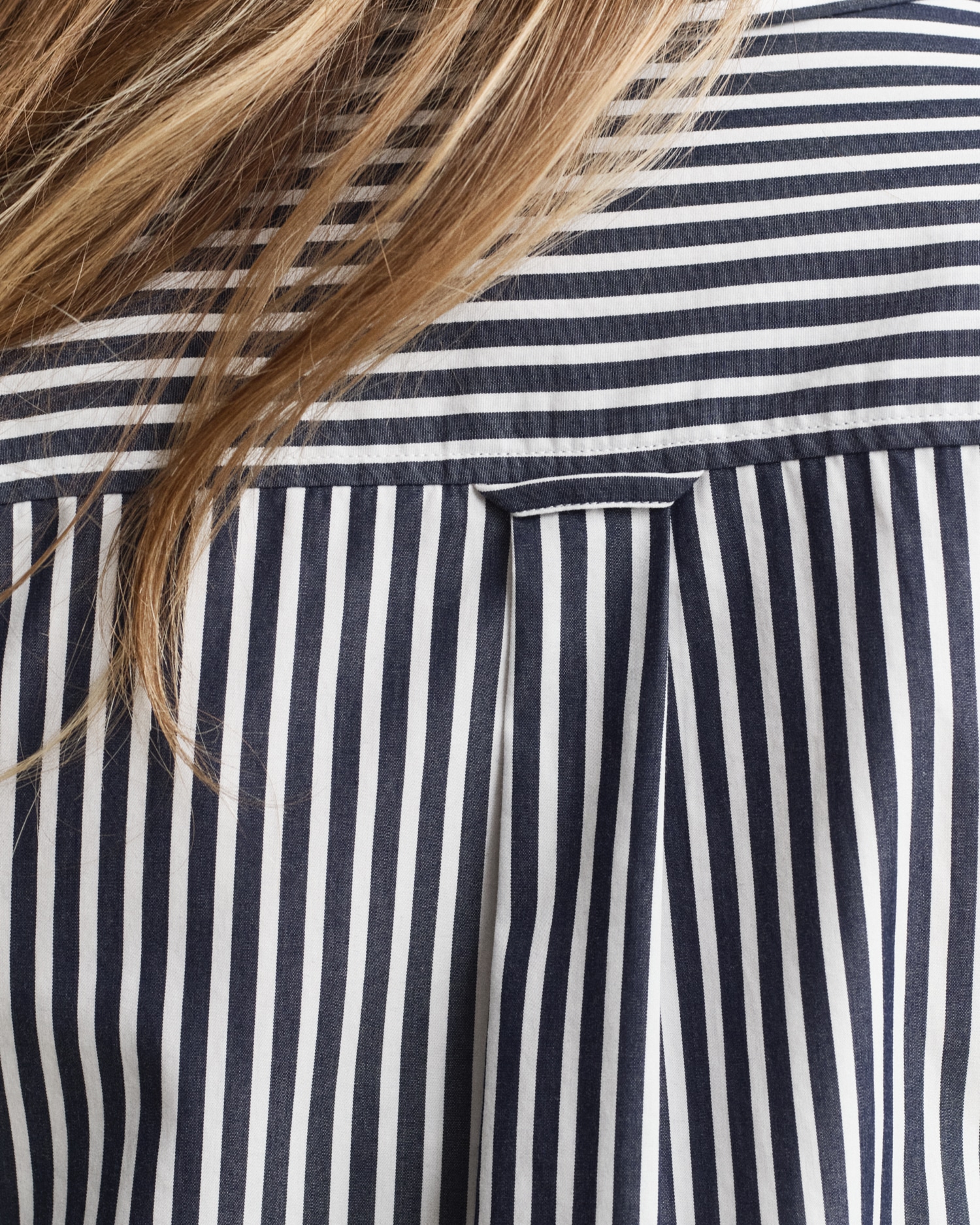 Gant Hemdbluse »REG POPLIN STRIPED SHIRT« mit einer kleinen Logostickerei auf der Brust