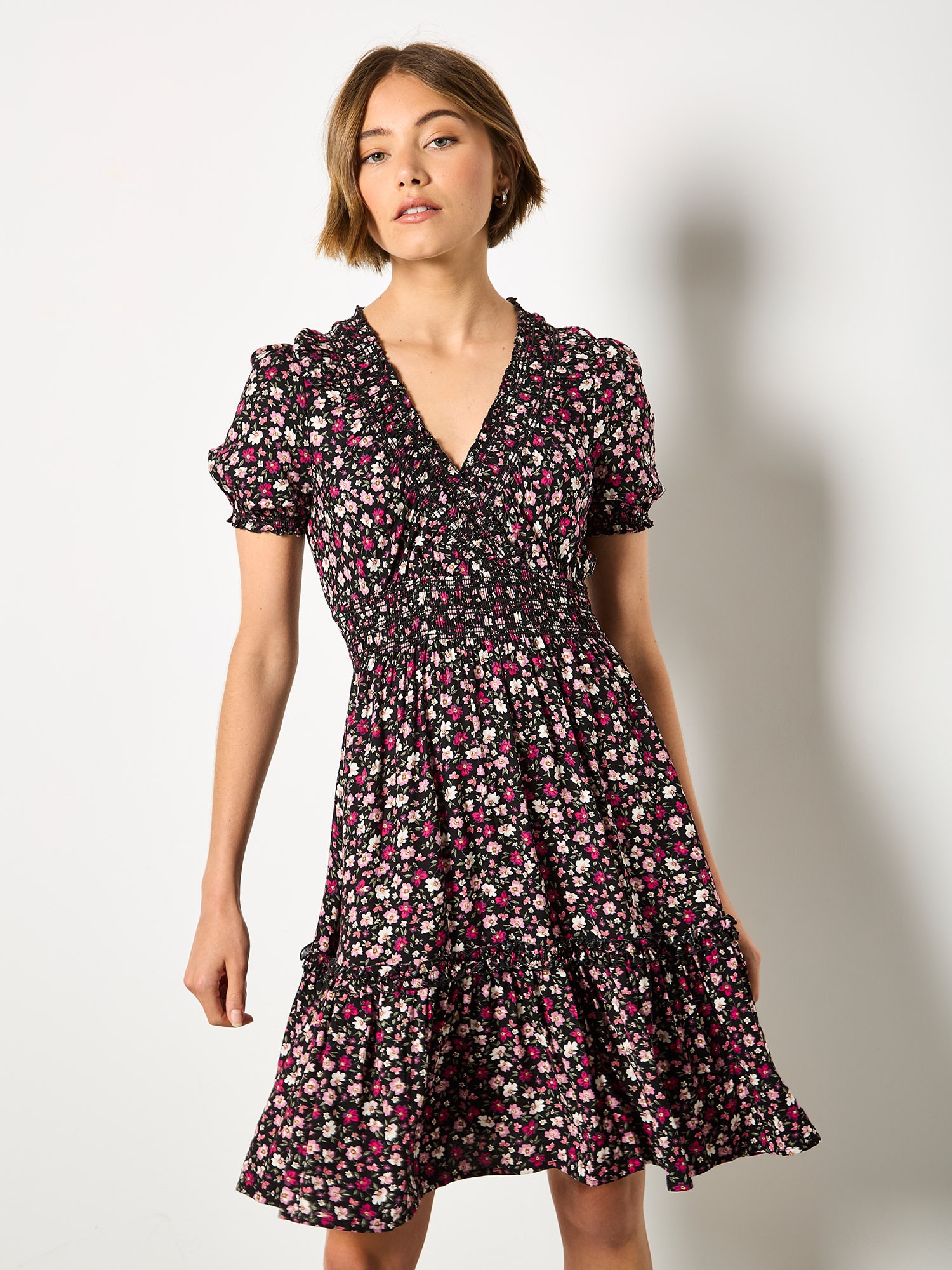 Apricot Minikleid "Mini-Kleid" mit Smokdetails und Blumenmuster