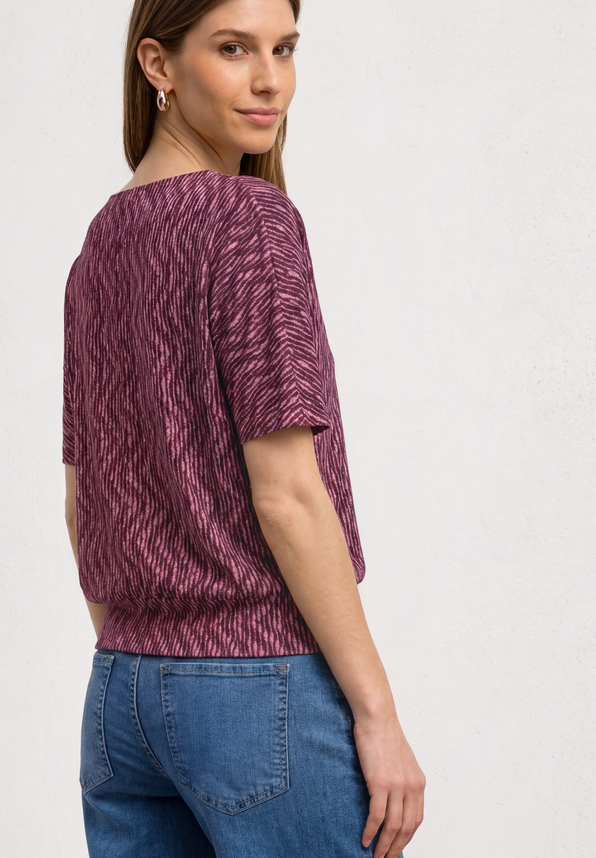 STREET ONE Rundhalsshirt Sommershirt mit ALlover-Muster und U-Boot-Ausschnitt