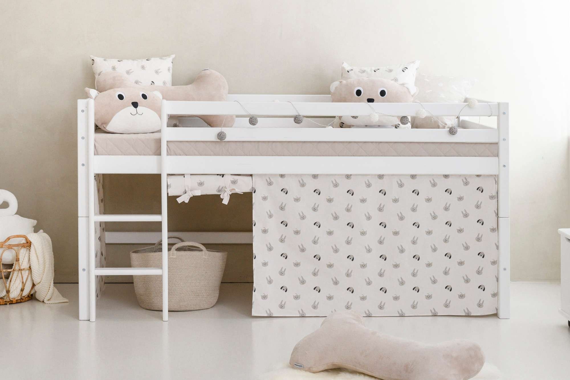 Hochbett HOPPEKIDS "ECO Dream, Kinderbett, Spielbett, Halbhohes Bett aus Massivholz", beige (weiß, pets natur), B:101cm H:105cm L:208cm, Kinderbett: 100% Massivholz: Nordische Kiefer, Vorhang: 100% Baumwolle, Matratzenbezug: 77% Polyester, 23% Bambusfaser