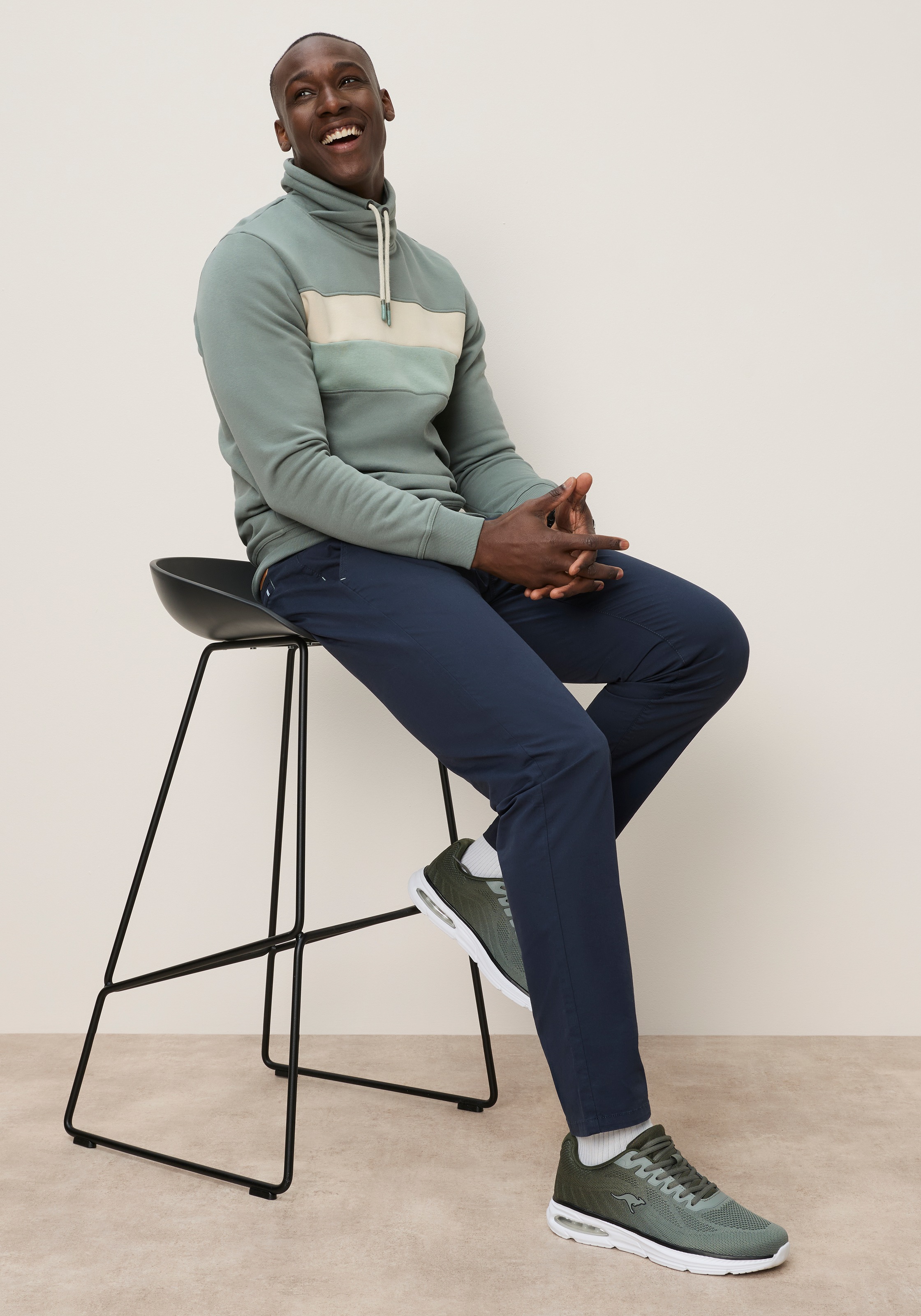 KangaROOS Sweatshirt , mit hochschließendem Kragen, auch in großen Größen
