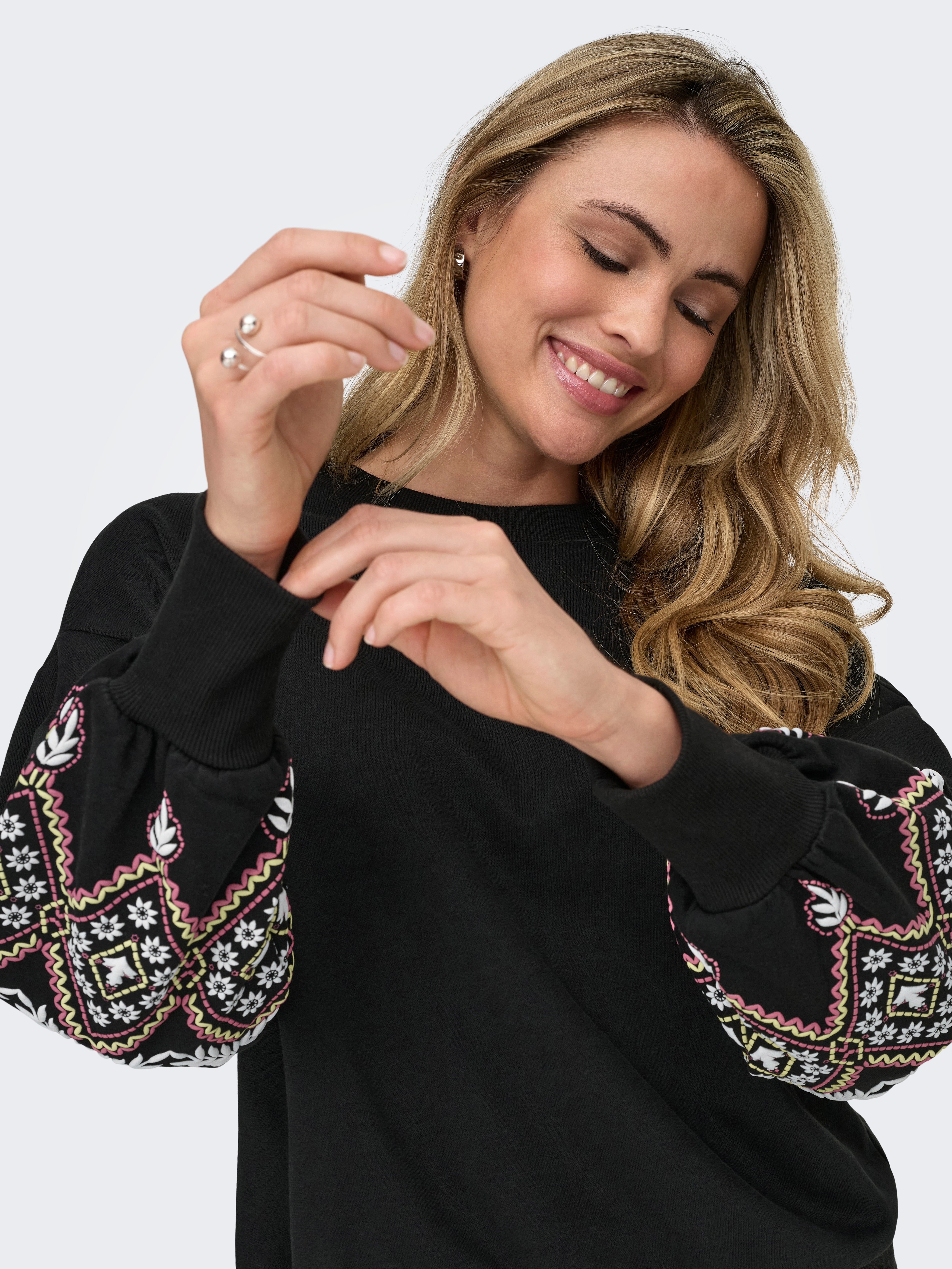 Thumbnail - ONLY Sweatshirt "ONLBROOKE L/S O-NECK FLOWER SWT"