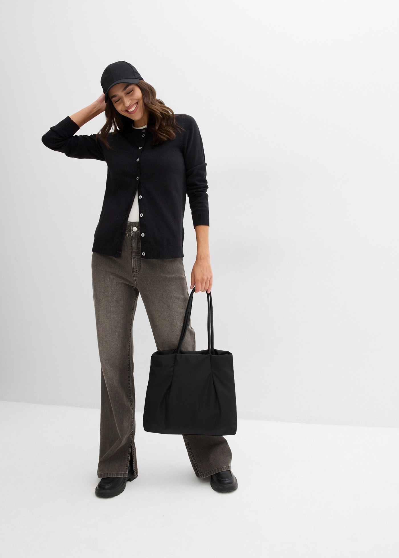 bonprix Strickjacke lockere Passform, aus Baumwolle und Polyamid, mit Knopfleiste