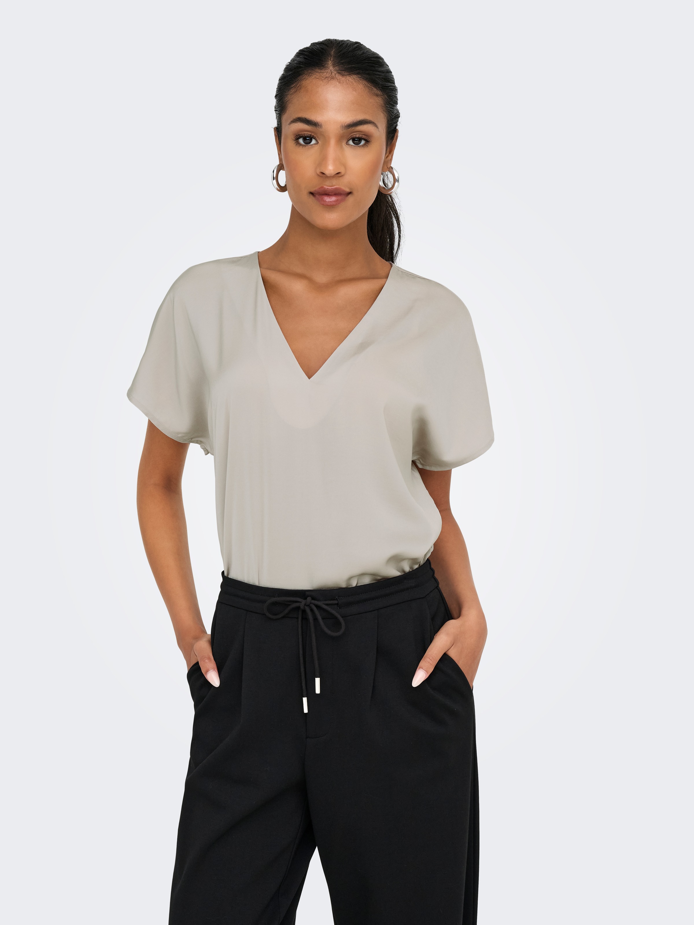 ONLY V-Shirt "ONLLUCY LIFE SS V-NECK TOP WVN" günstig online kaufen