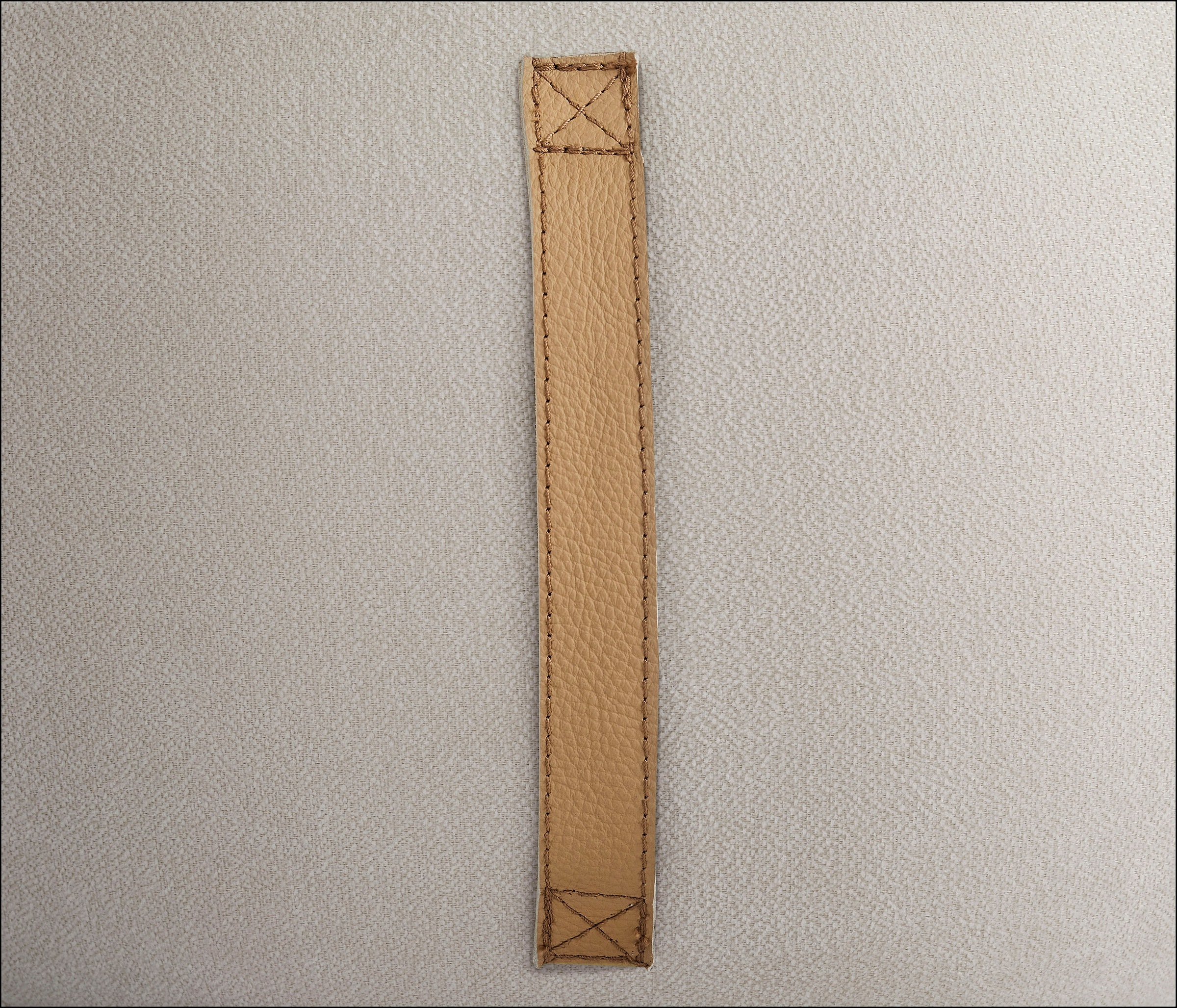 s.Oliver Hocker », moderner Designhocker mit Lederriemen, handgefertigt, softes Design« hochwertig, zum Wohlfühlen in Luxus-Microfaser/Struktur oder in Bouclé