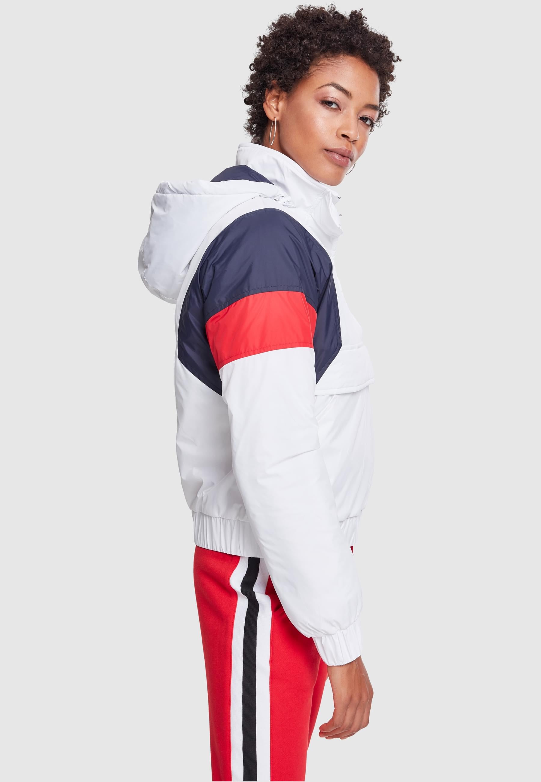URBAN CLASSICS Allwetterjacke »Urban Classics Damen Ladies 3-Tone Padded Pull Over Jacket«, (1 St.), mit Kapuze