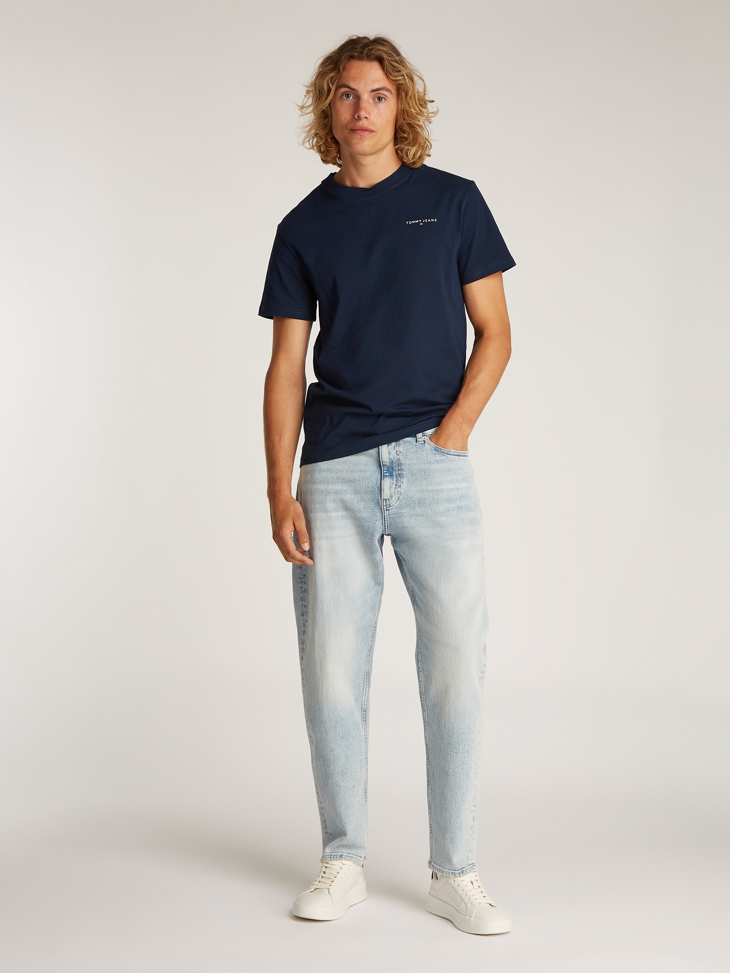 Tommy Jeans Plus Rundhalsshirt »TJM SLIM LINEAR CHEST SS TEE EXT«, in Großen Größen, Logodruck