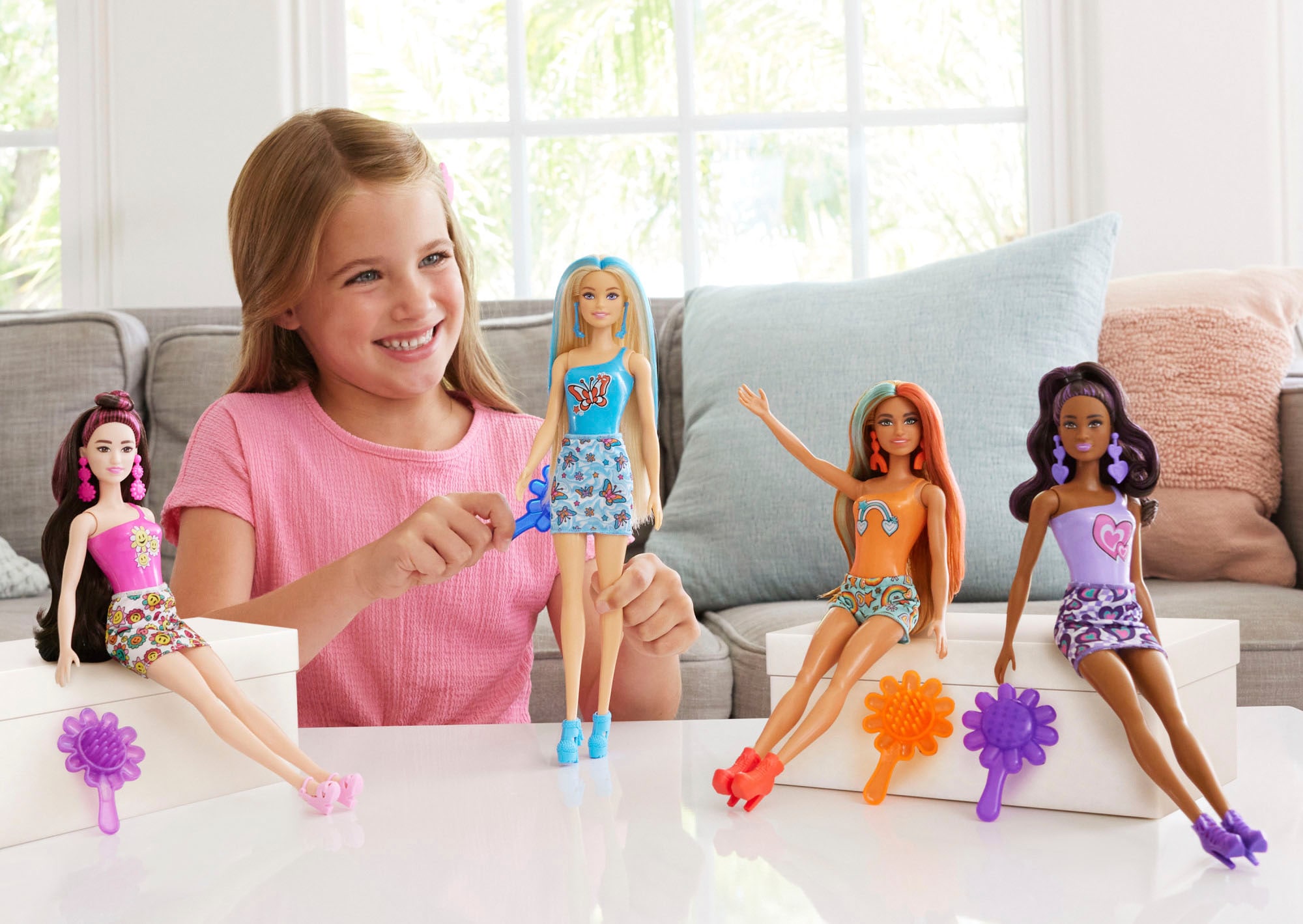 Barbie Anziehpuppe »Color Reveal, Rainbow Groovy, mit Farbwechsel«