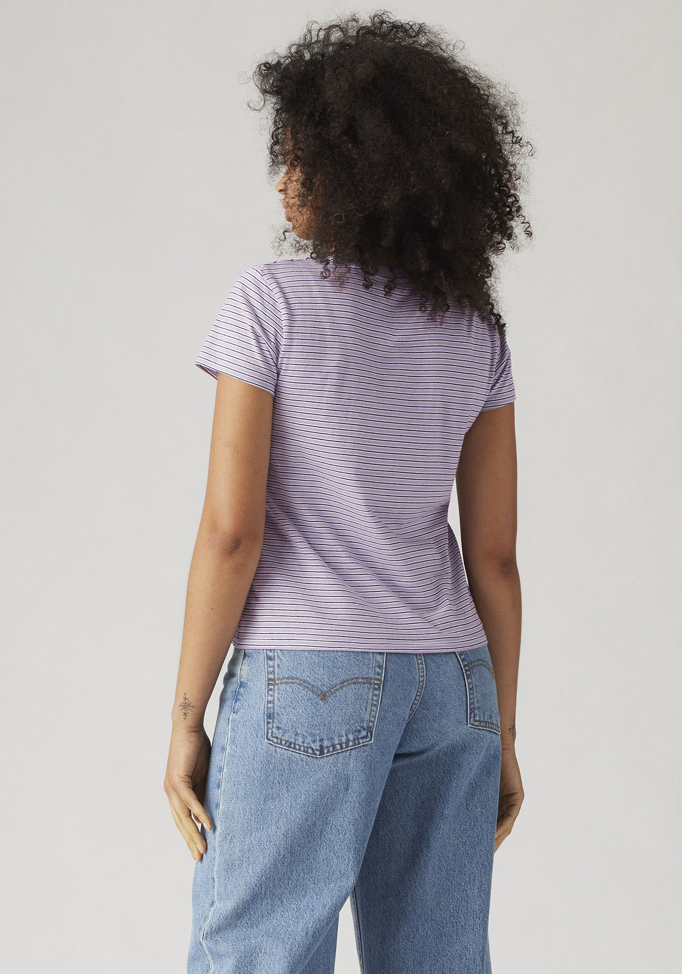 Thumbnail - Levis T-Shirt "PERFECT TEE" mit kleiner Logo-Stickerei